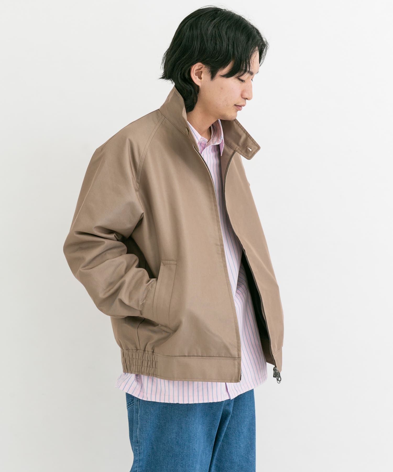 ベージュ