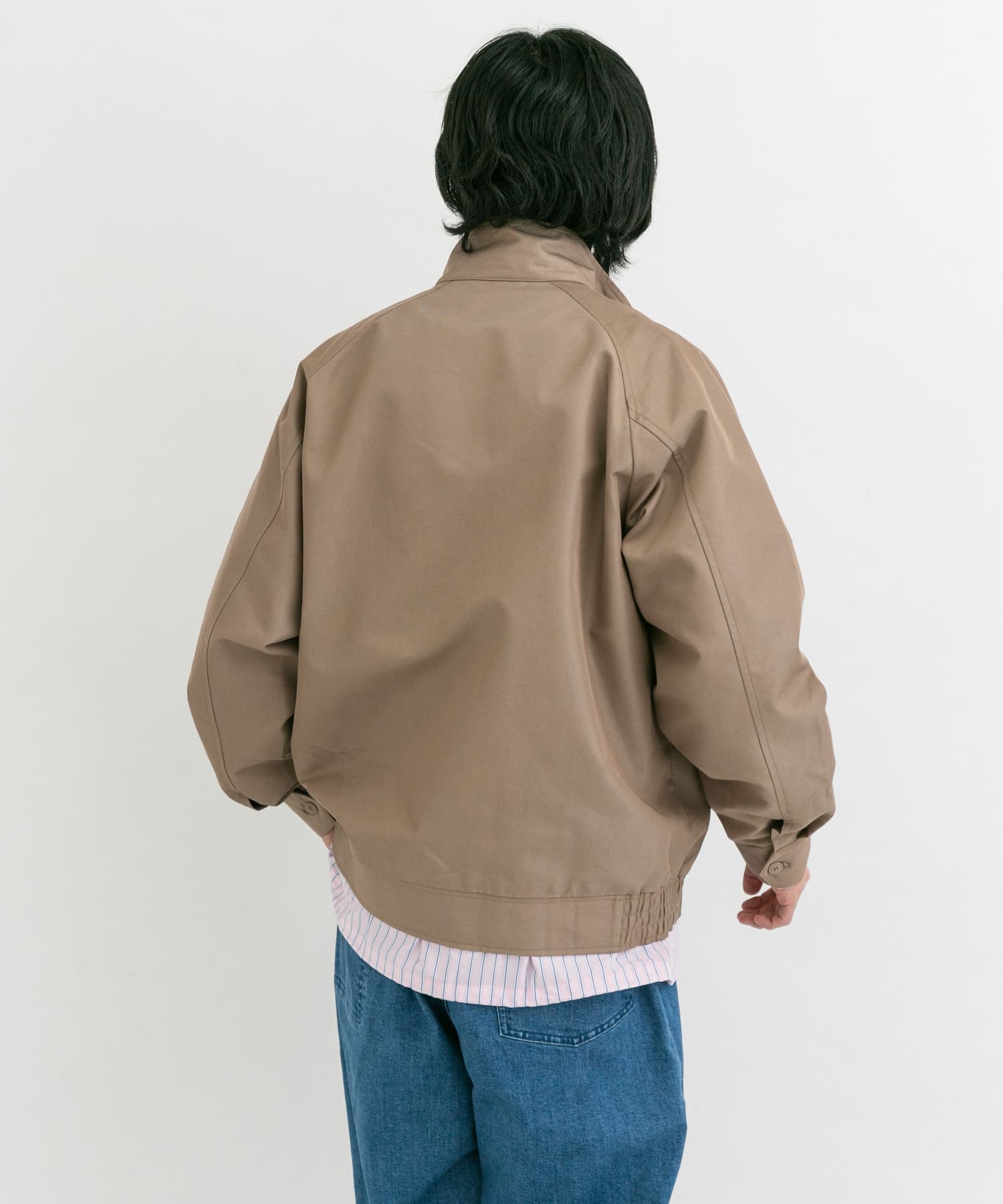 ベージュ