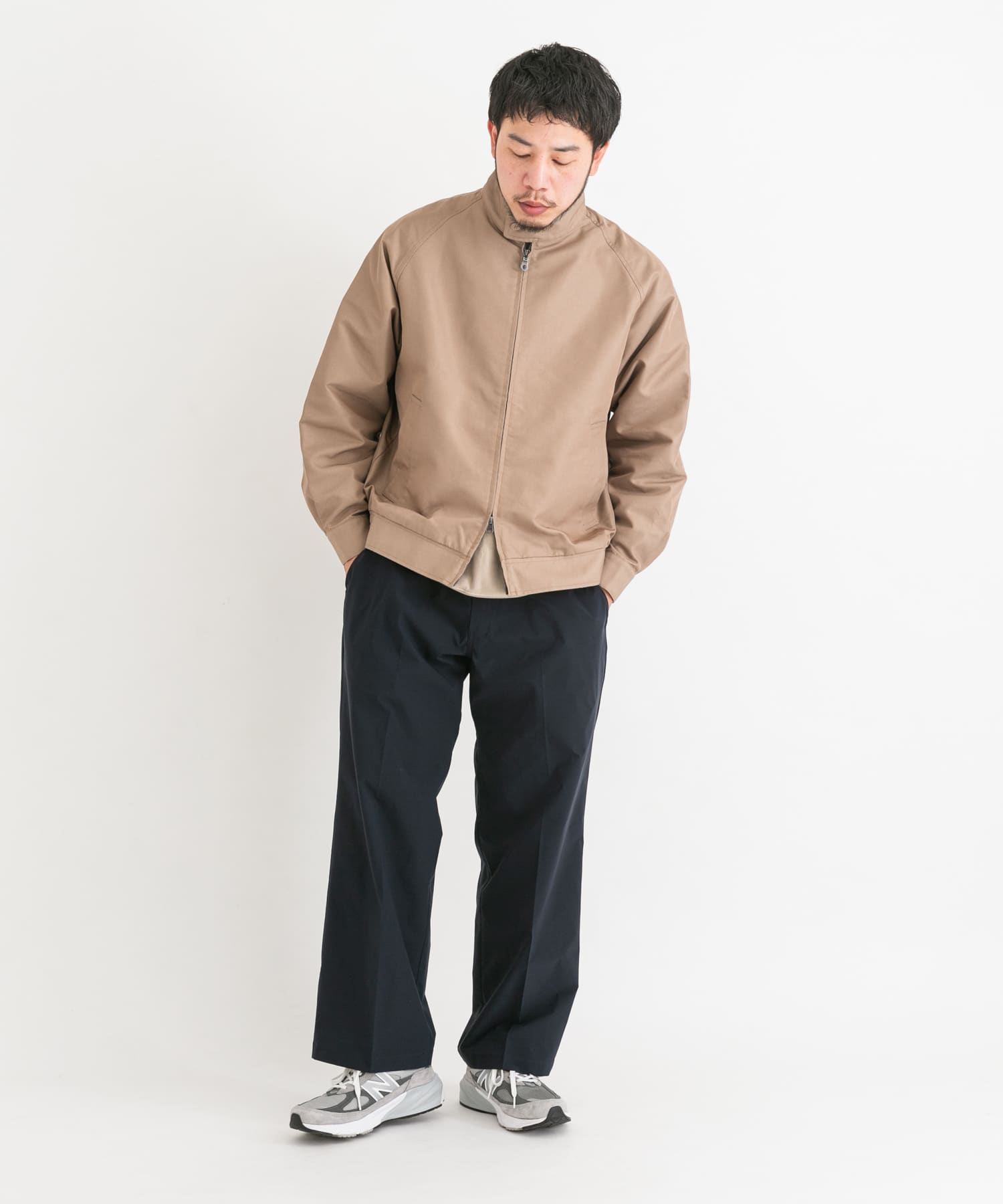 ベージュ