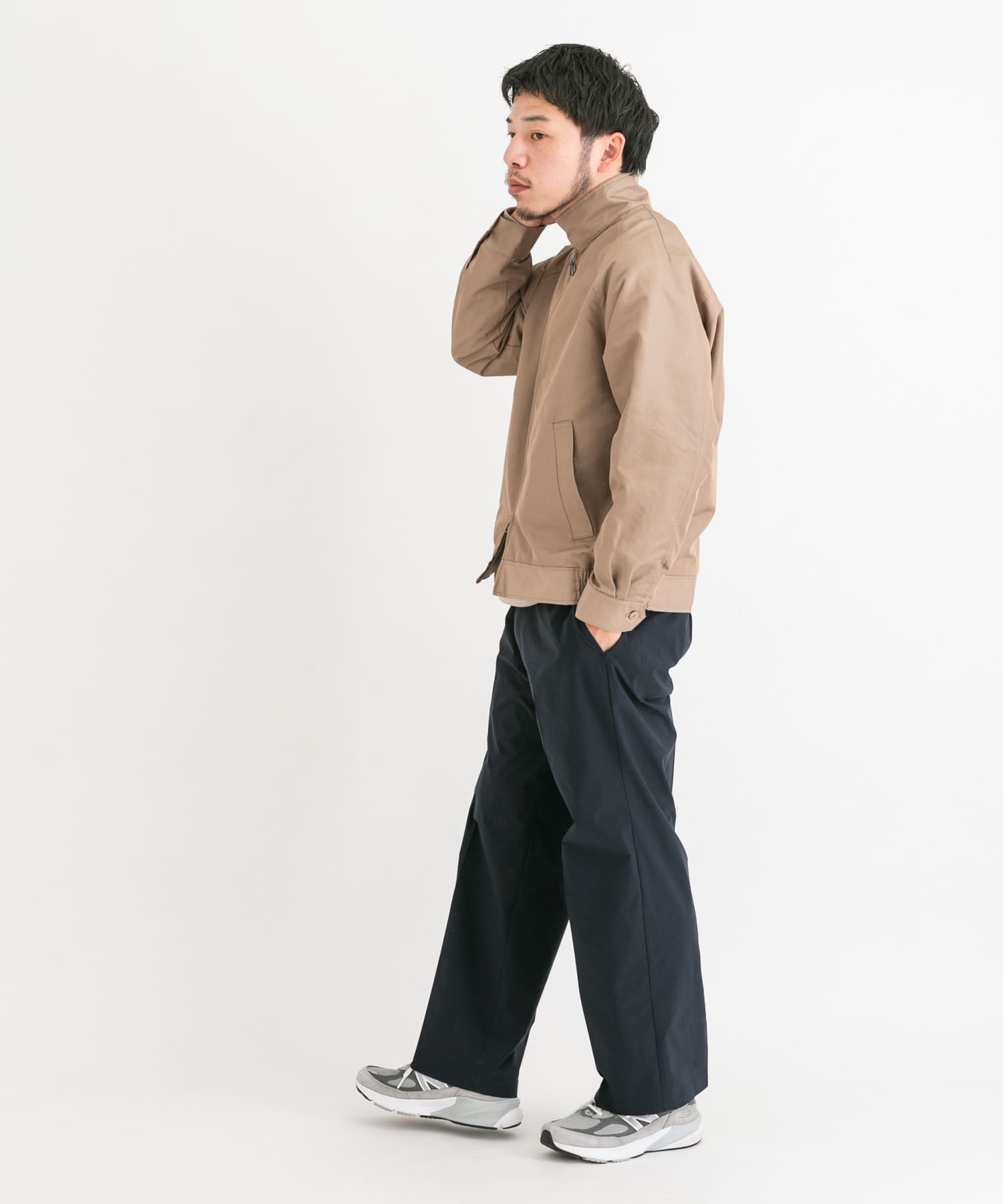 ベージュ