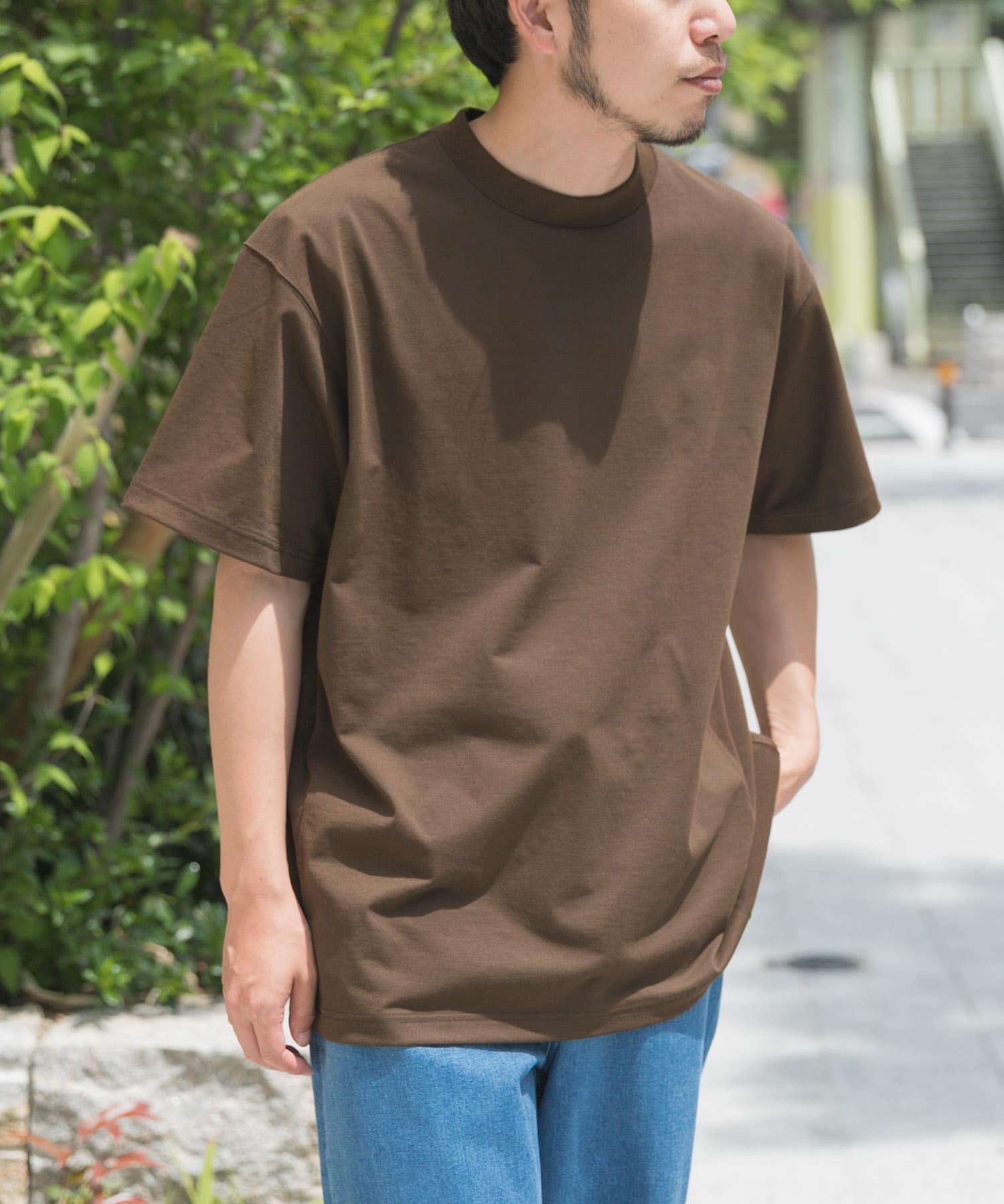 ブラウンカーキ