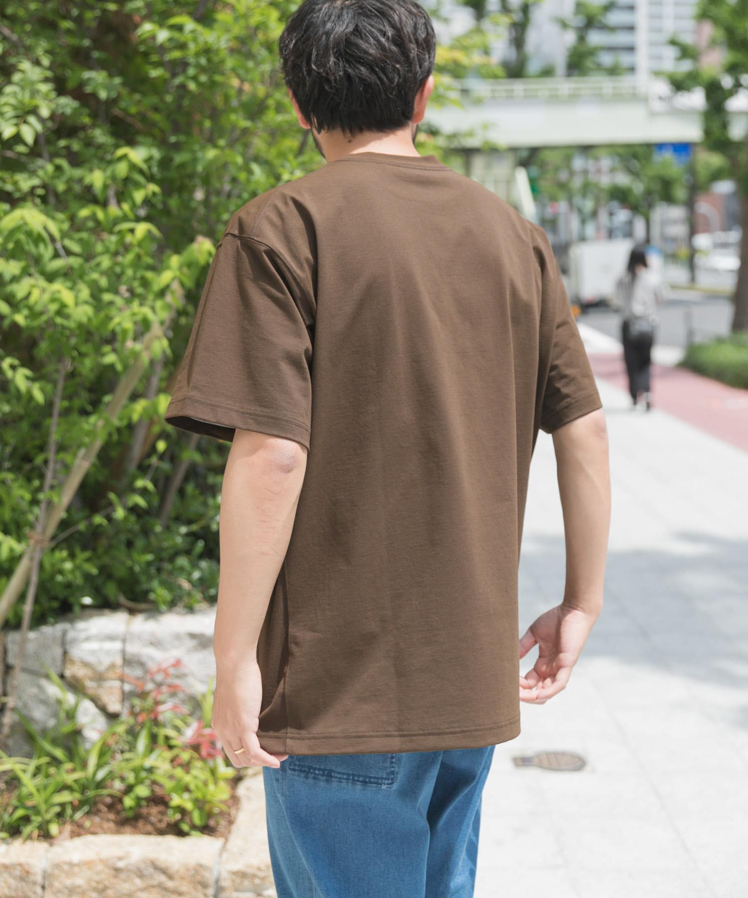 ブラウンカーキ