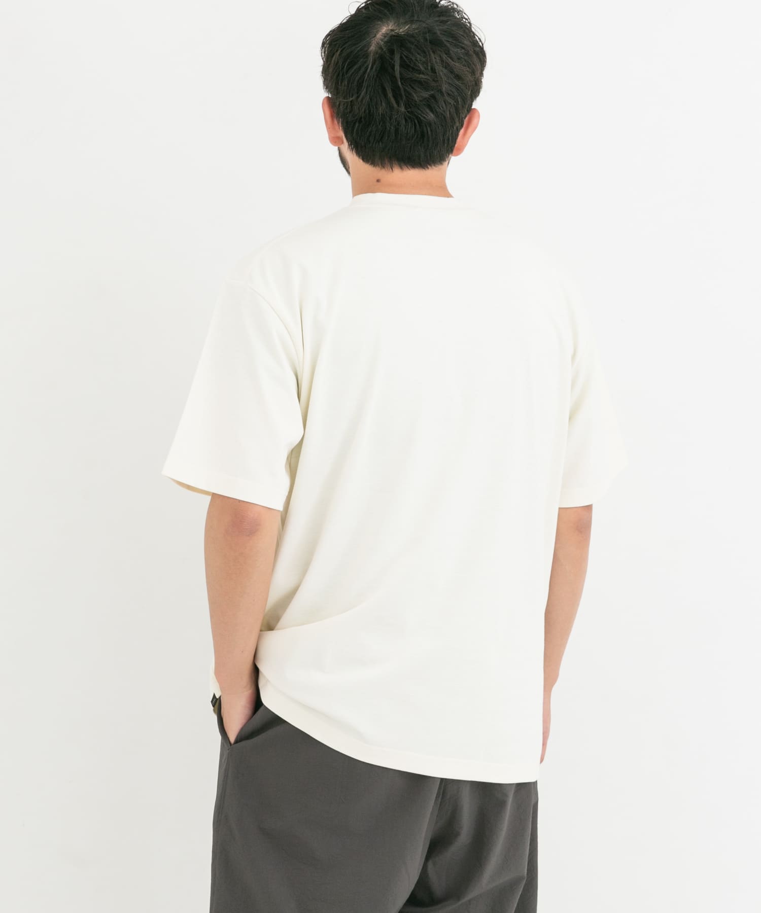 オフホワイト