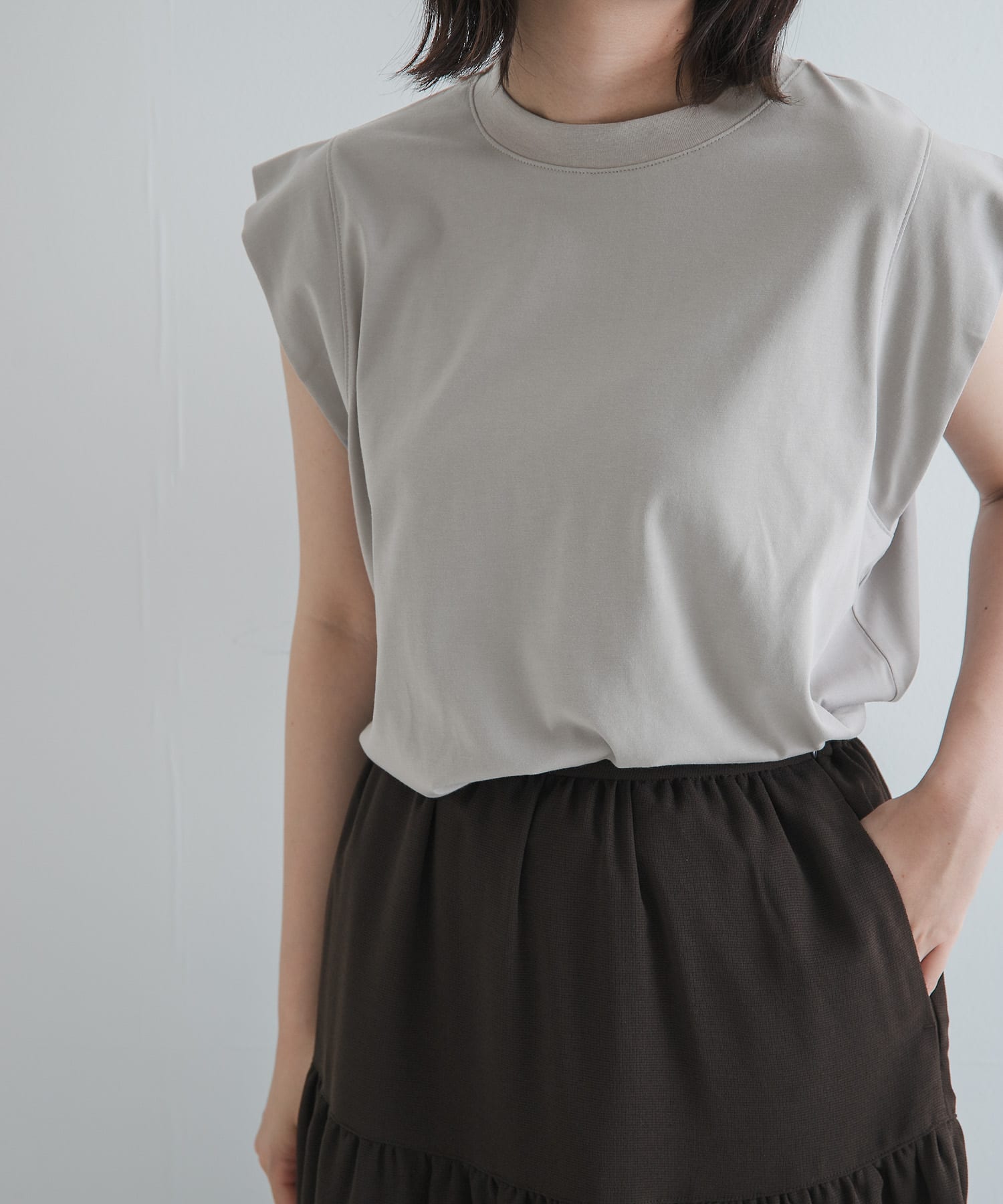 ライトグレージュ