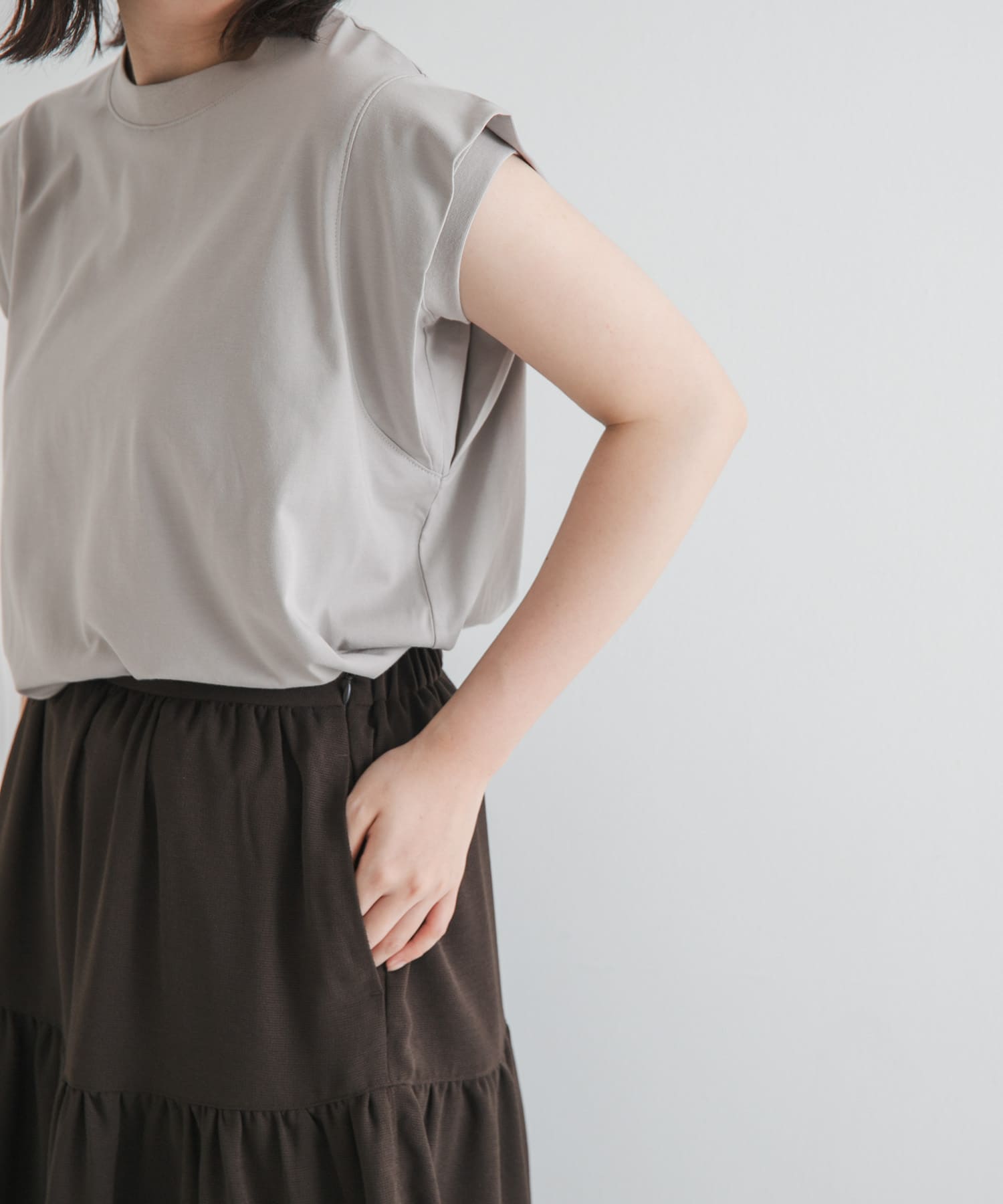 ライトグレージュ