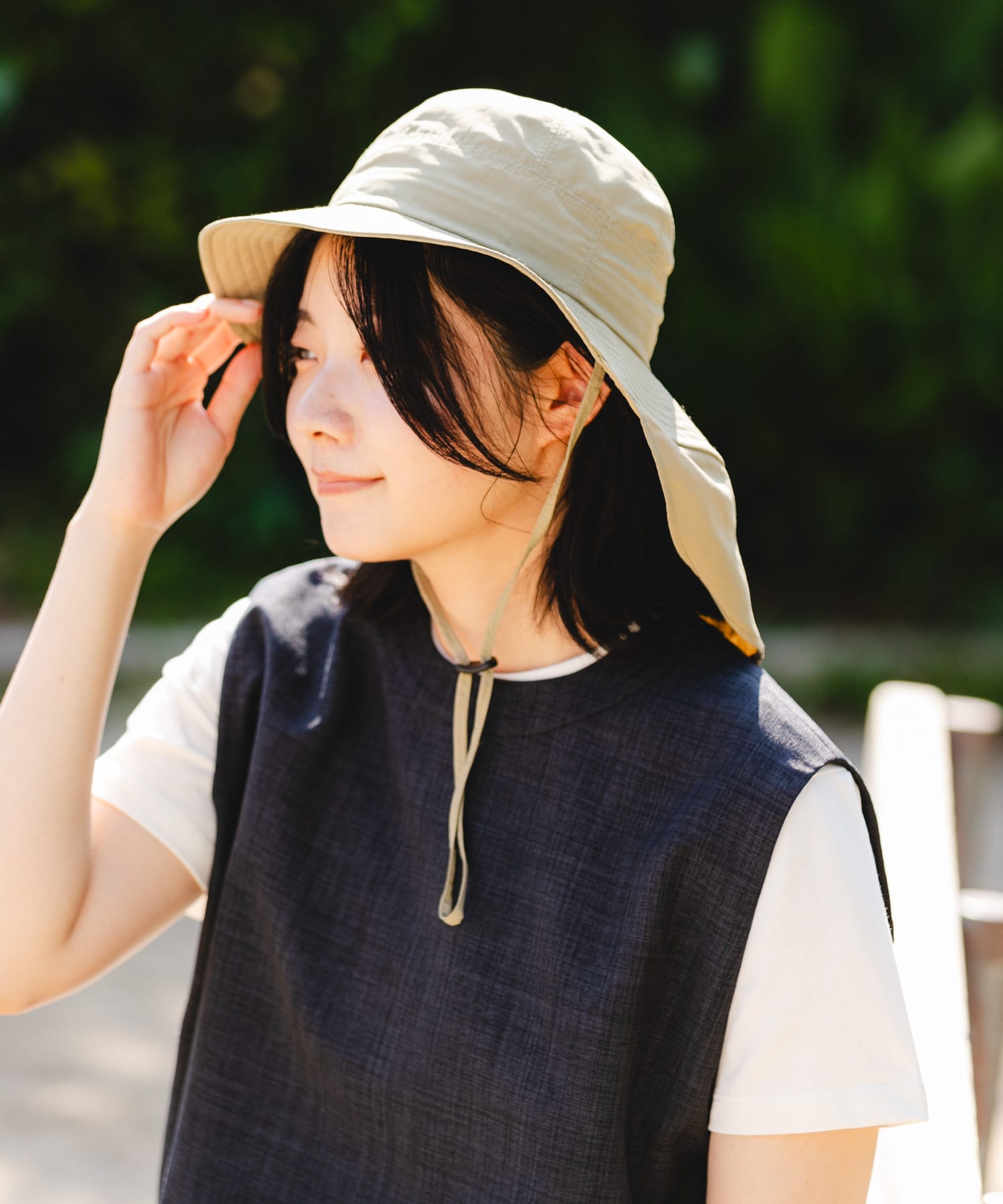 ベージュ
