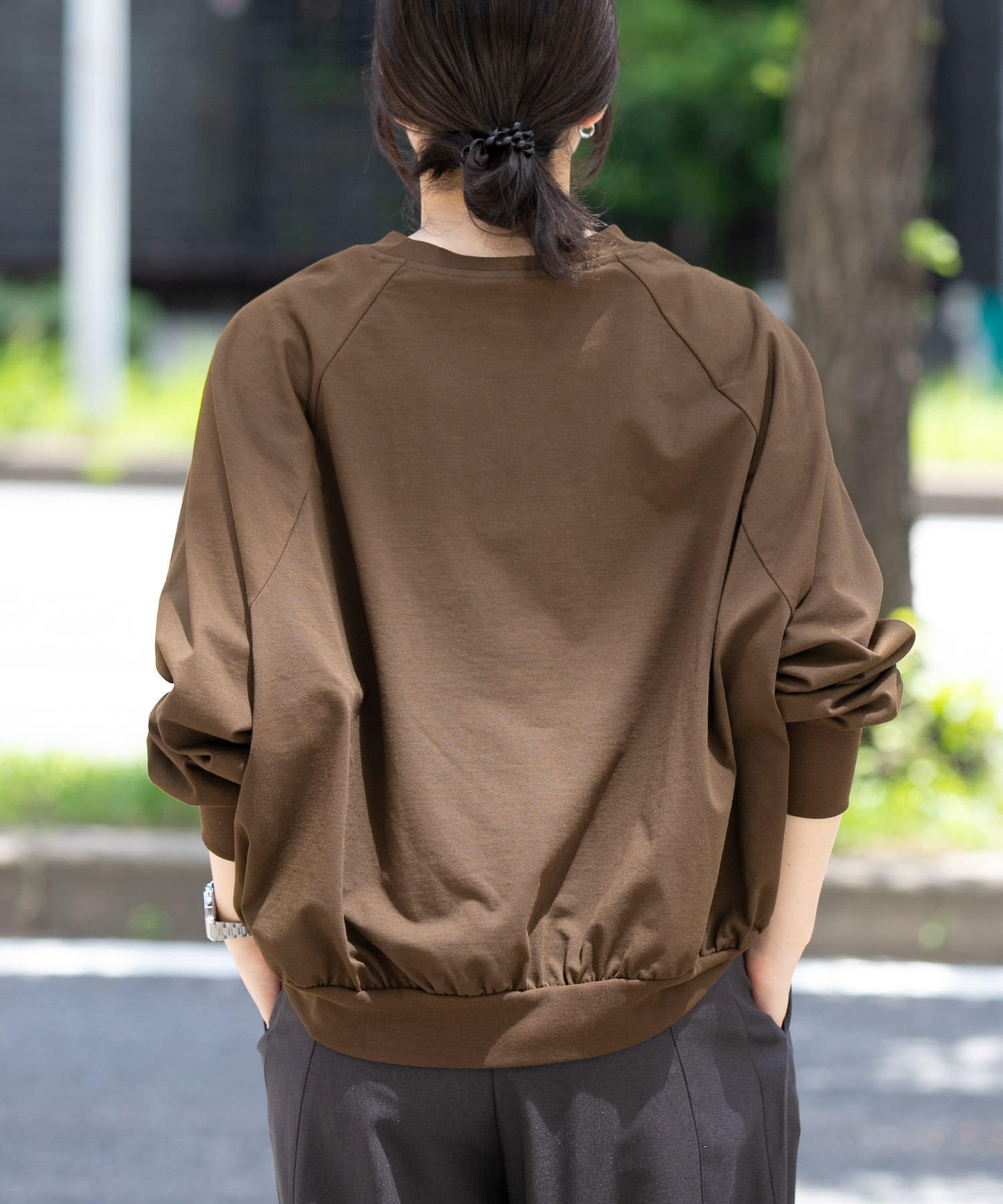 ブラウンカーキ