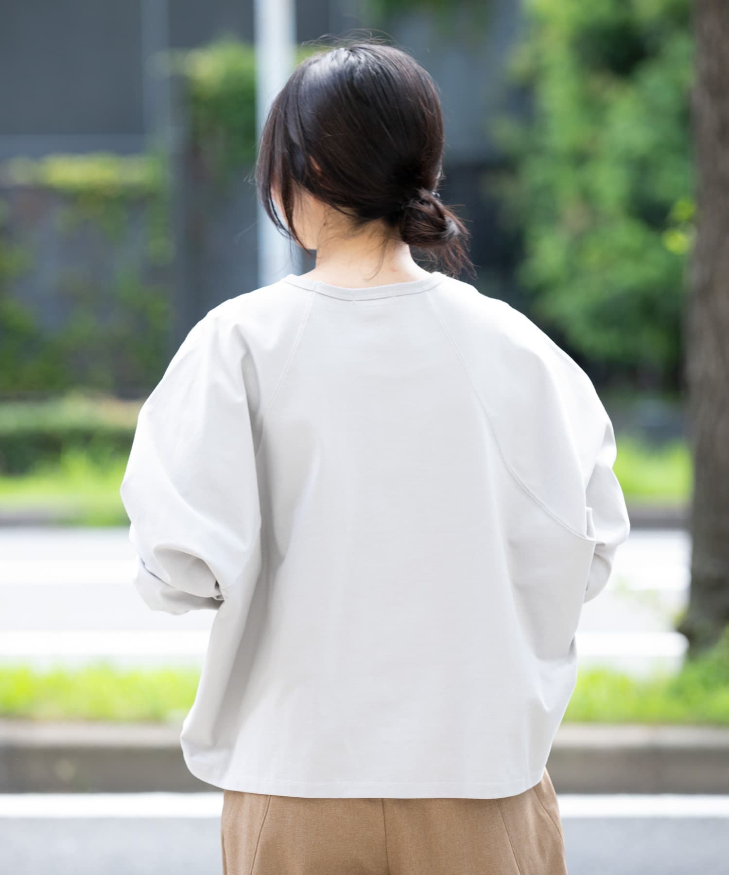 ライトグレー