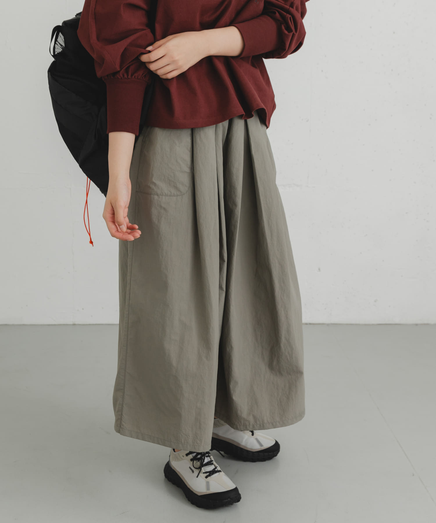 『UR TECH』 ナイロンタッサーワイドパンツ