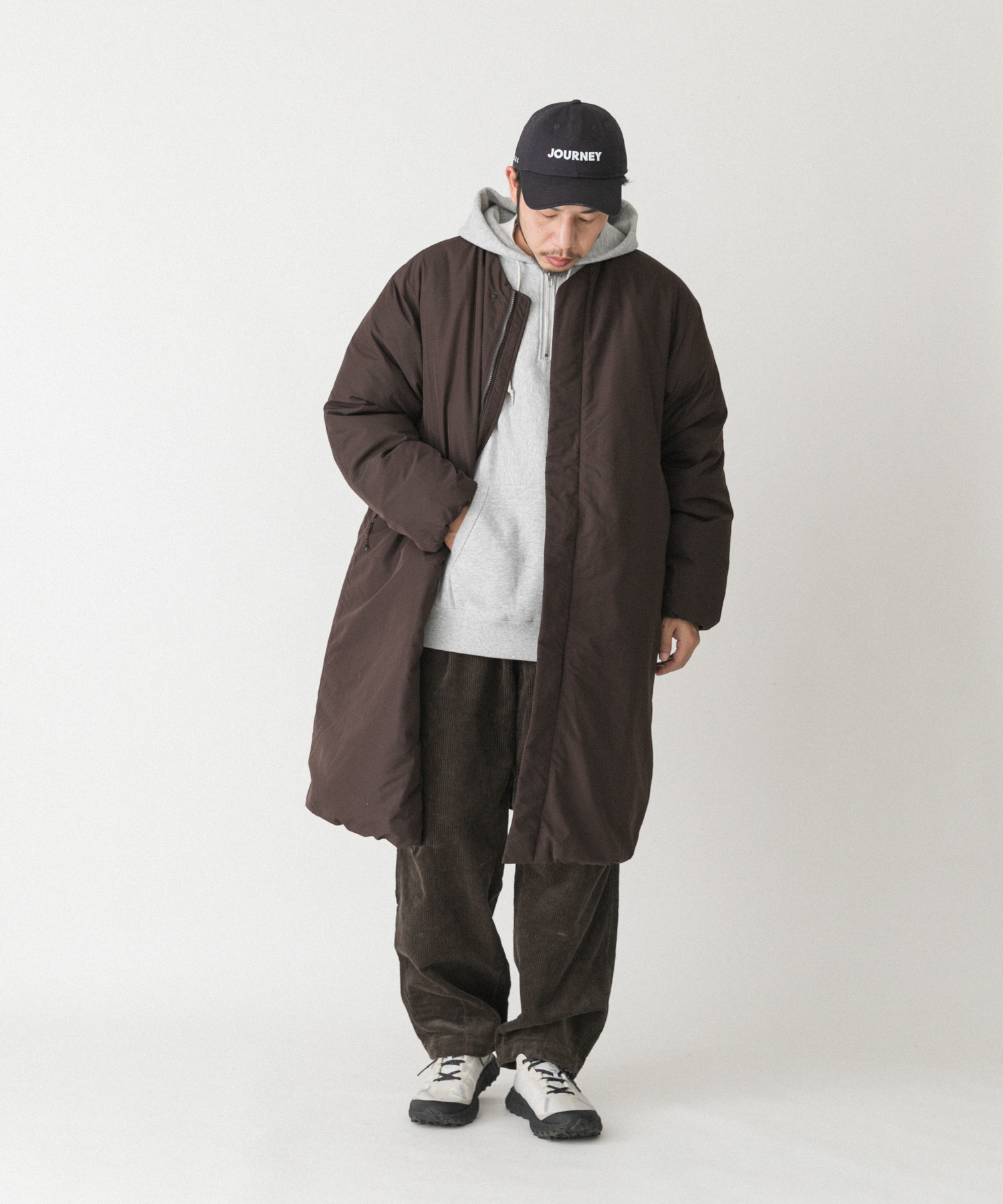 グレー