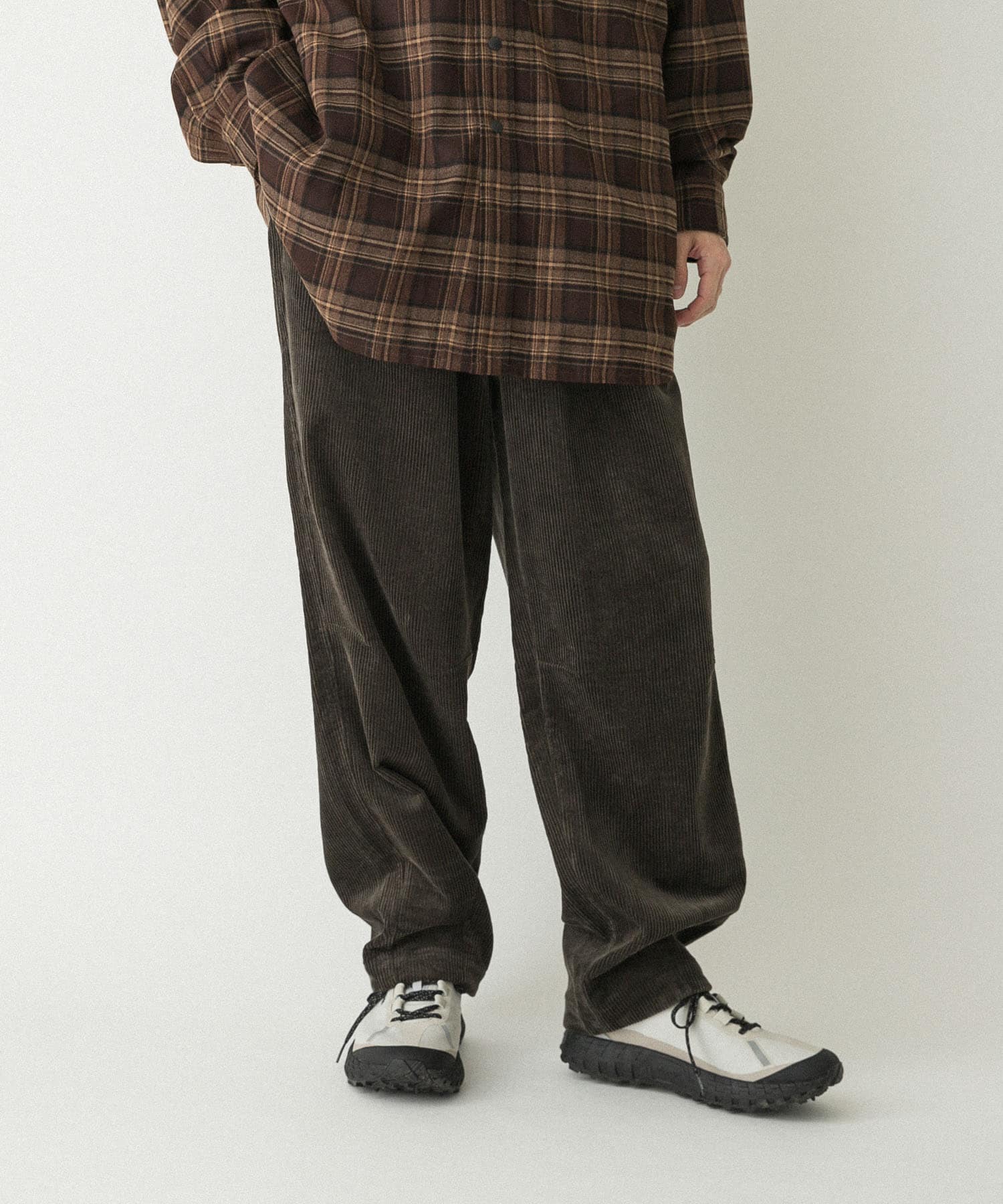 『UR TECH』コーデュロイトラウザー ブラウンカーキ L