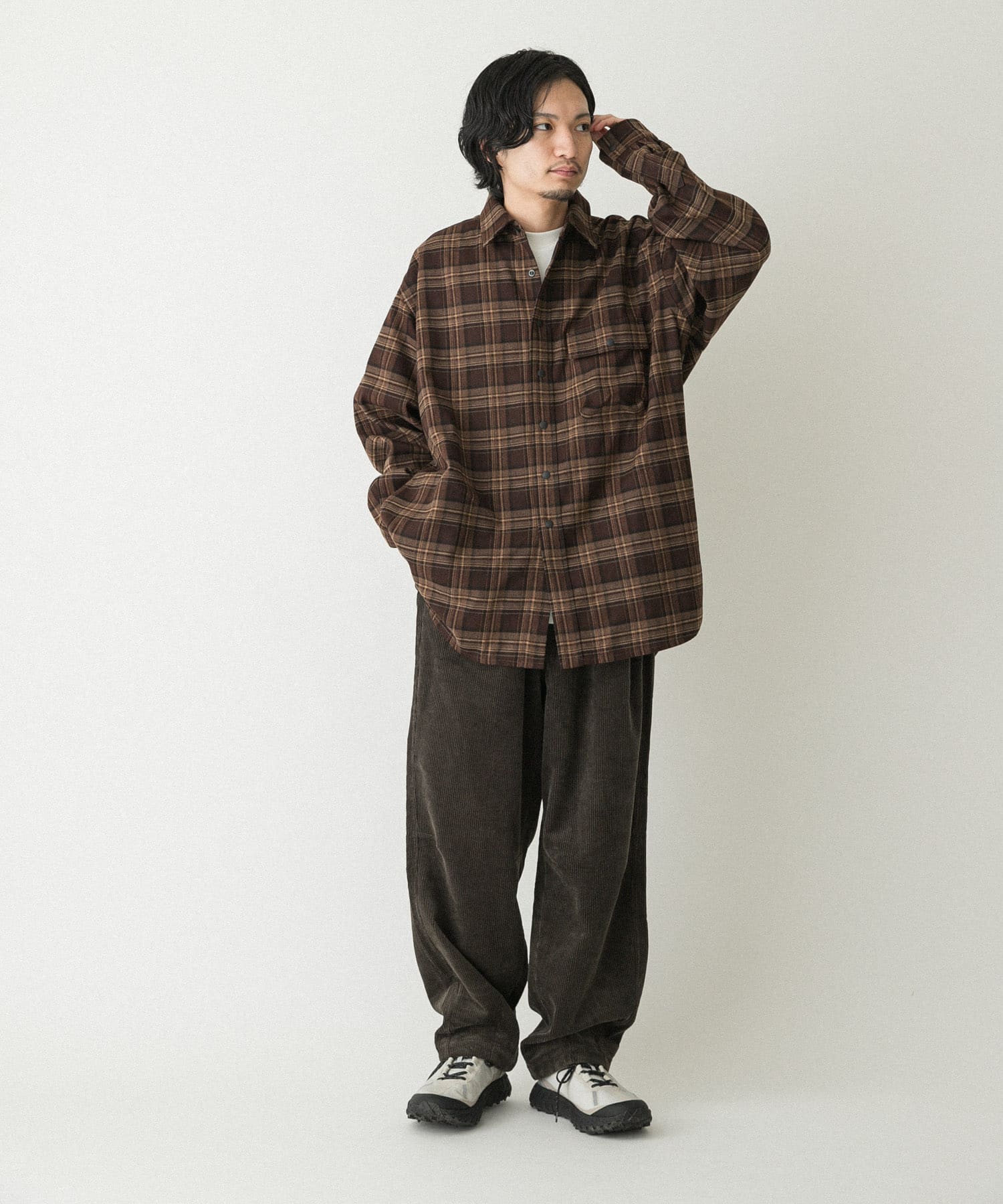 『UR TECH』コーデュロイトラウザー ブラウンカーキ L