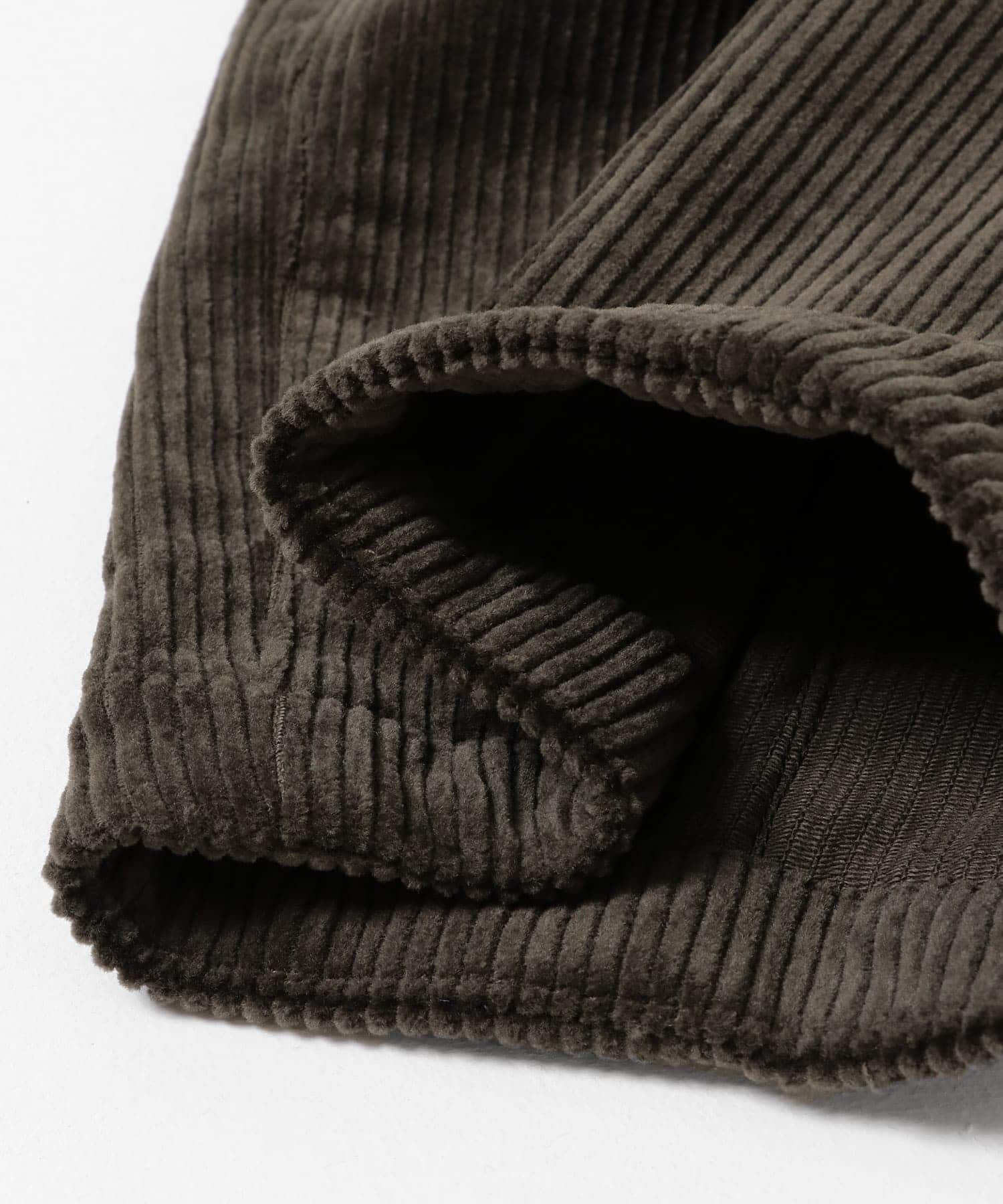 ブラウンカーキ