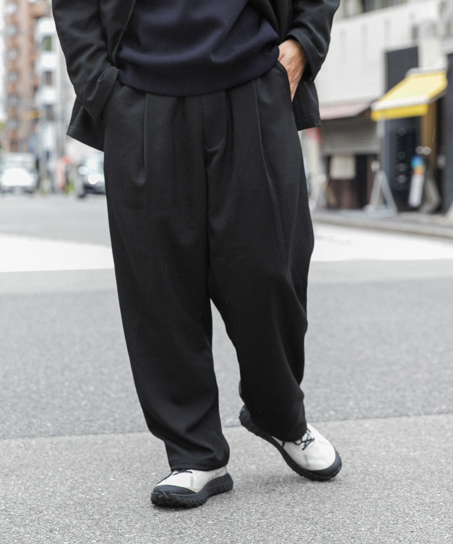 ブラック