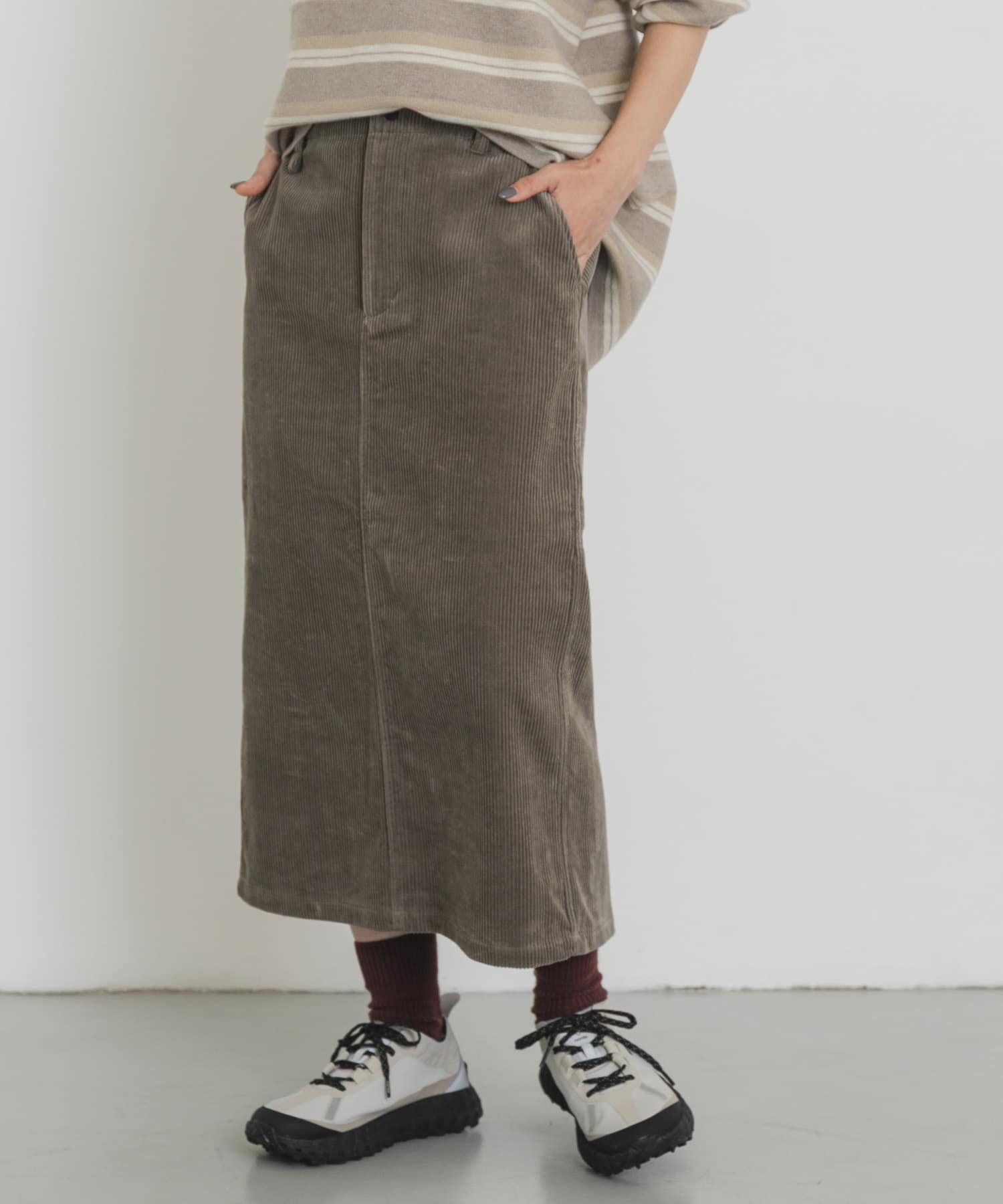 『UR TECH』コーデュロイストレートスカート