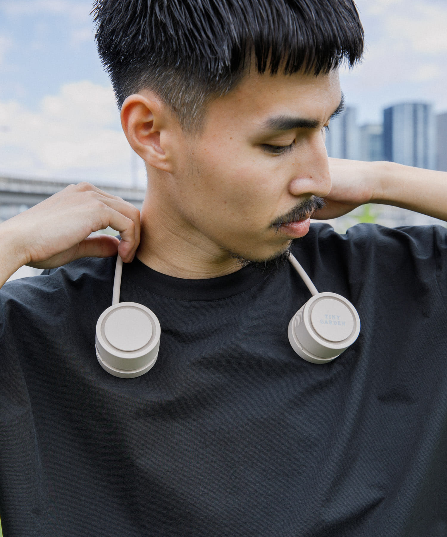 TINY GARDEN PRODUCTS　アクティブロールネックファン SAND BEIGE one