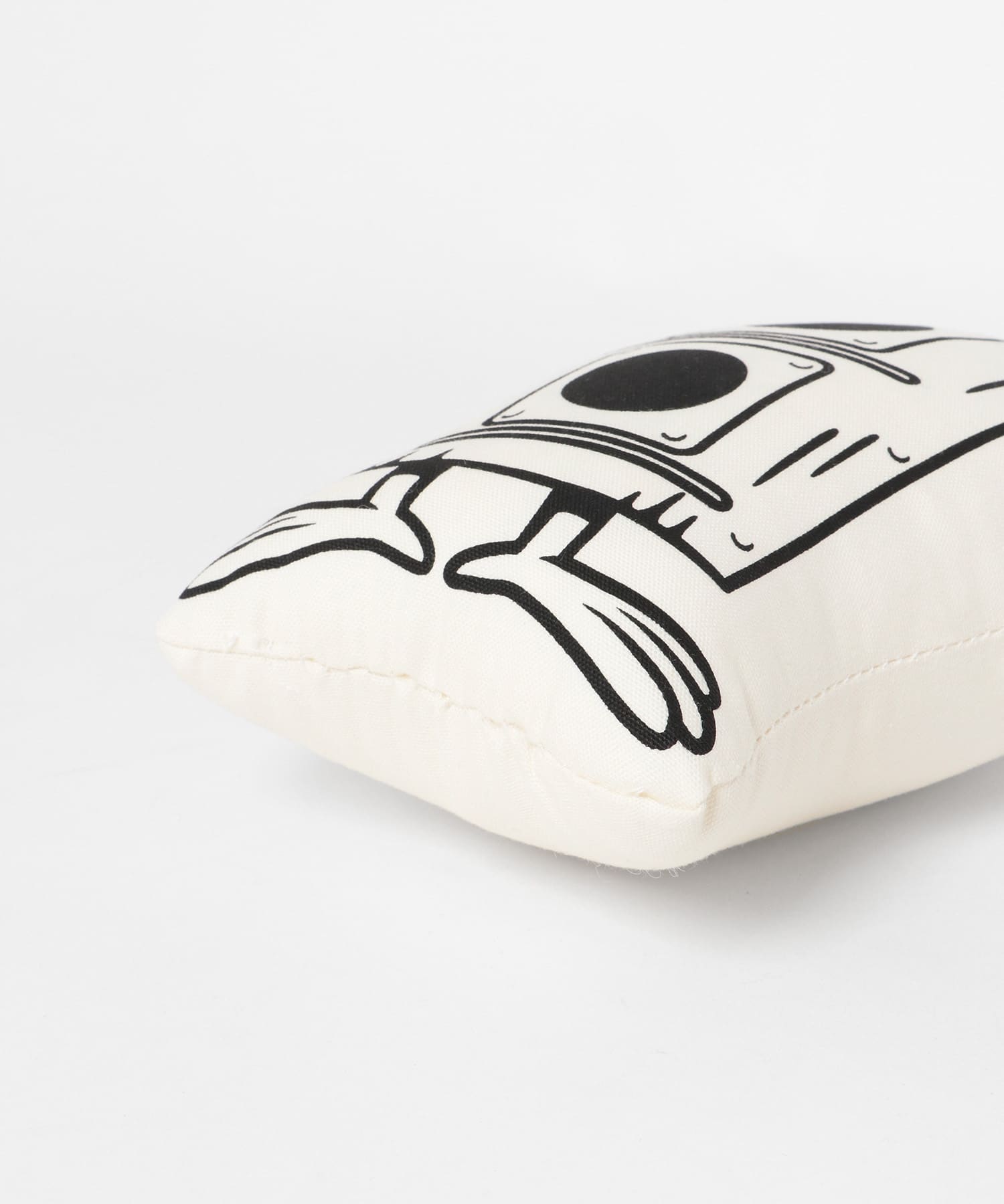 mountain research　Stuff Cushion WHITE one