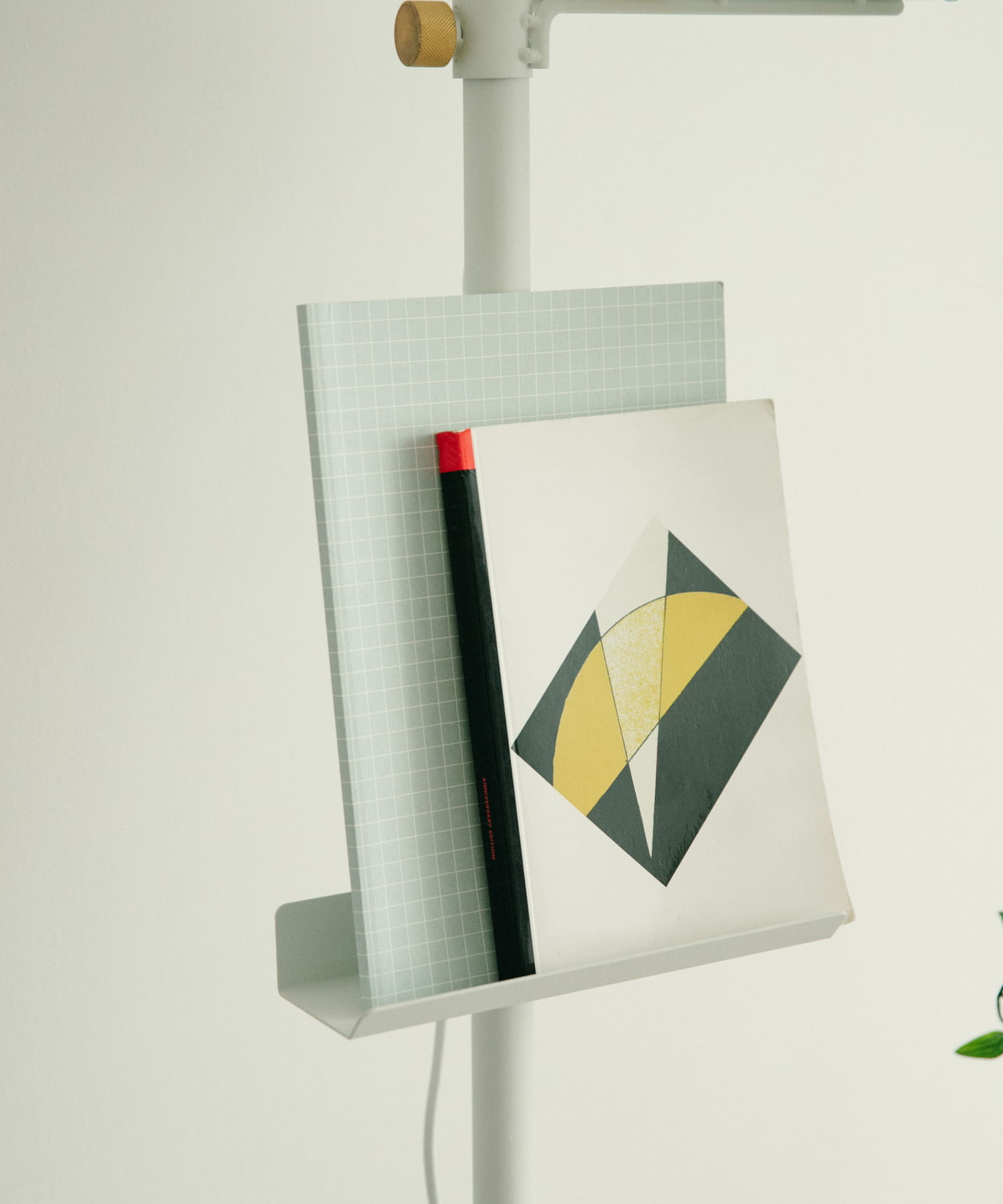 DRAW A LINE　Book Stand WH