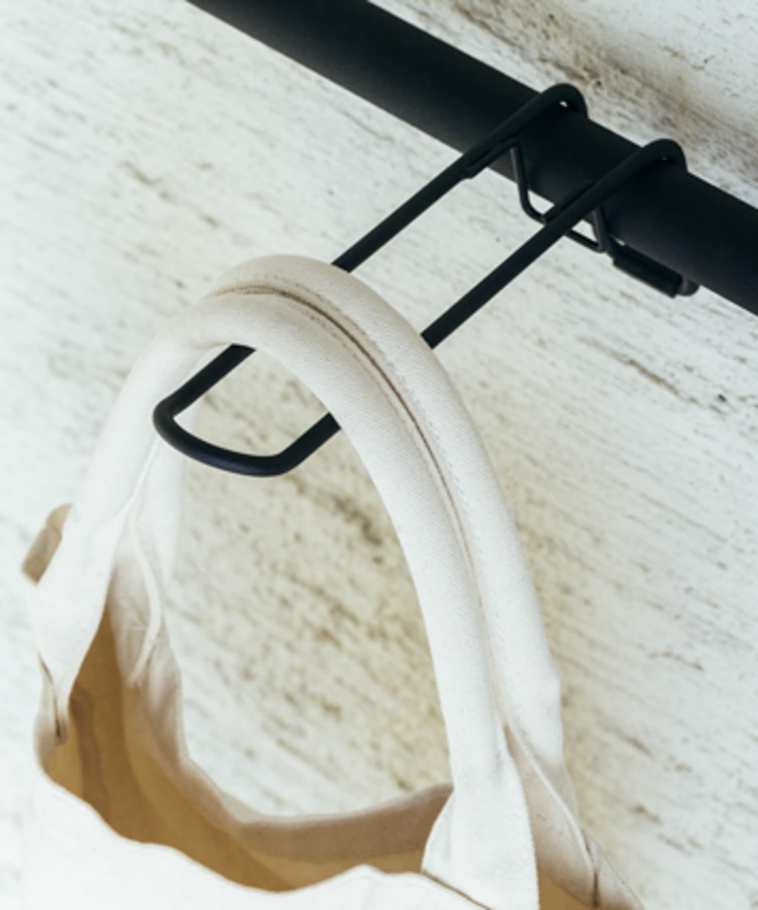 DRAW A LINE　Hanger A BK