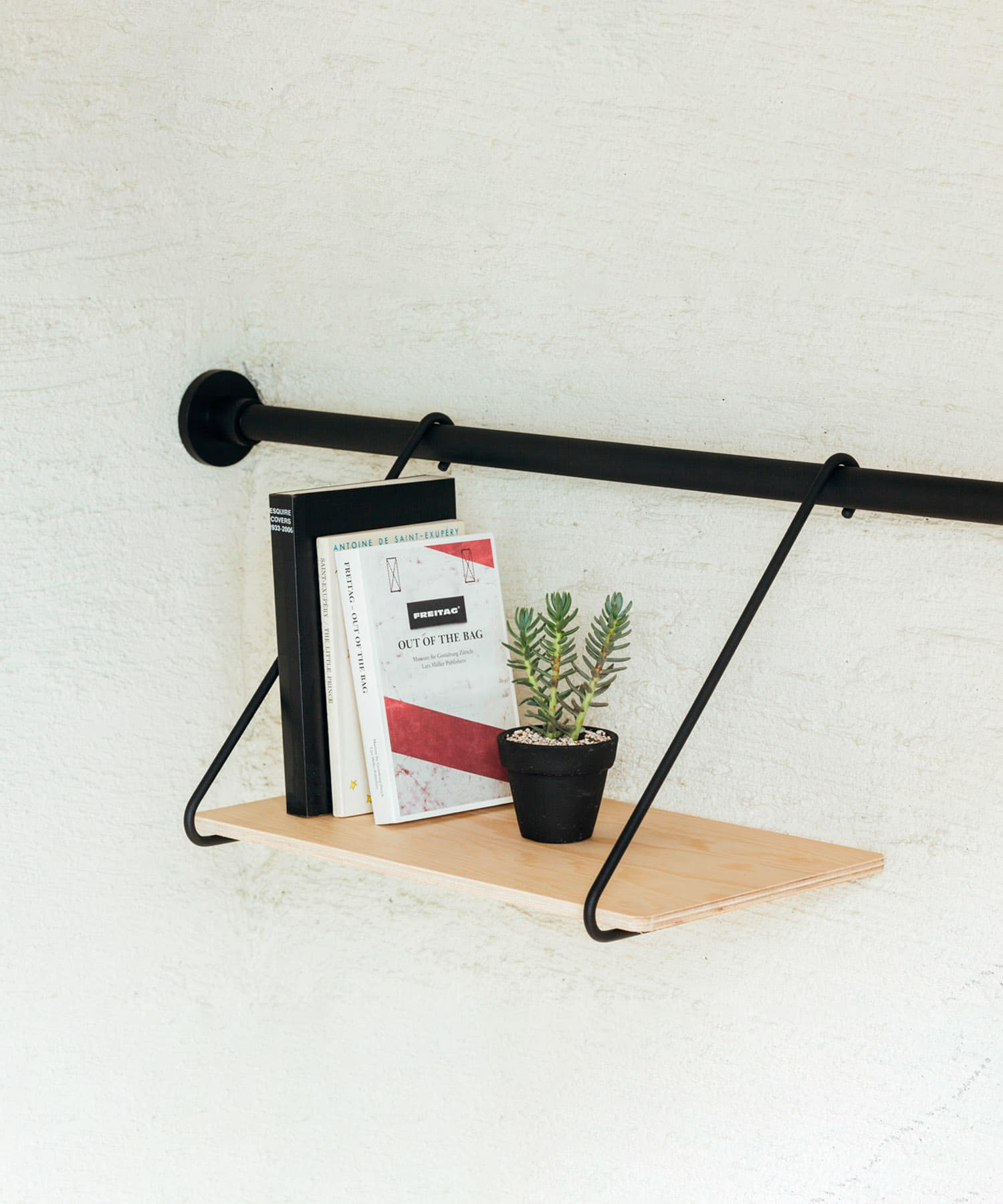 DRAW A LINE　Shelf B BK