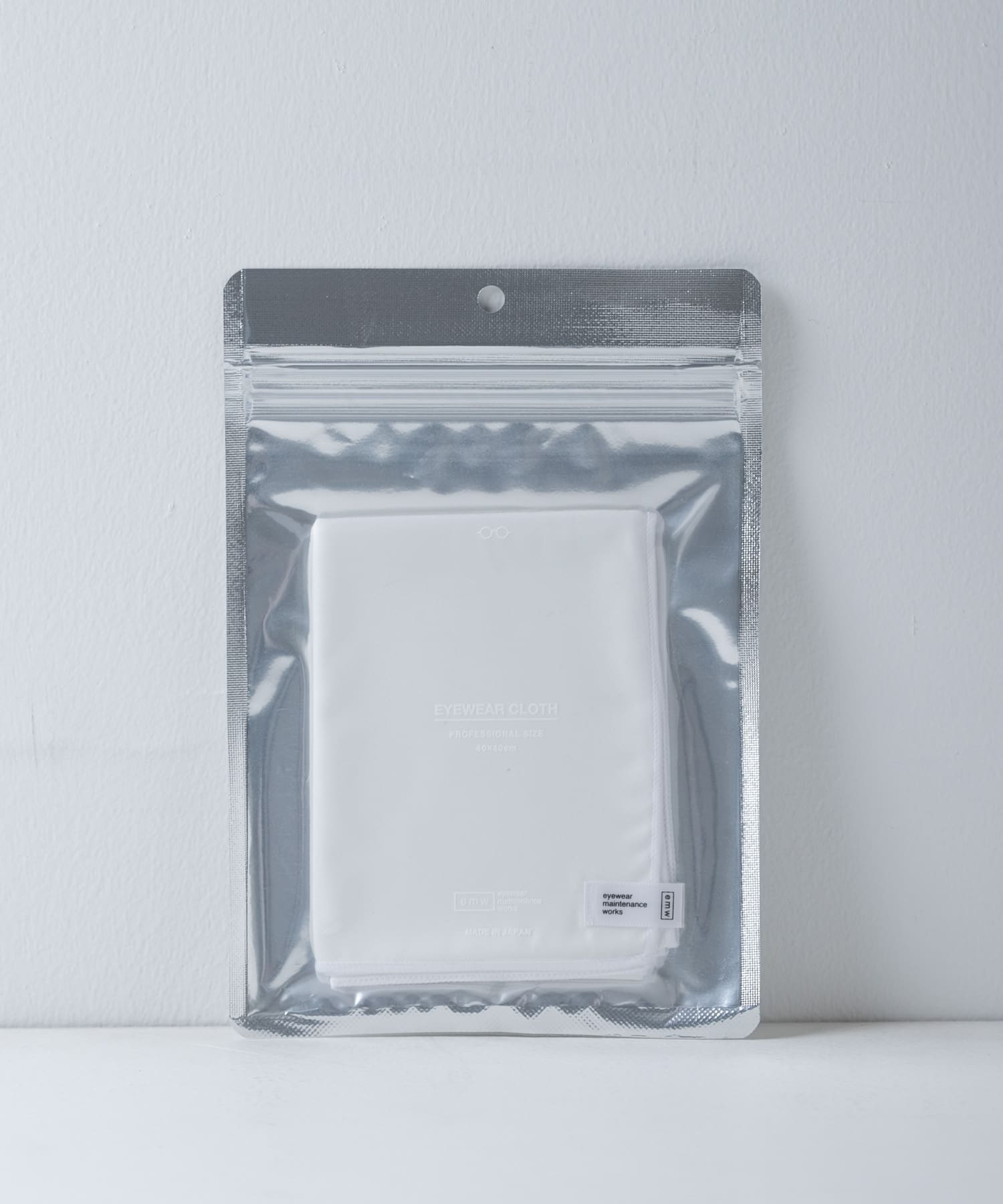 emw　EYEWEAR CLOTH WHITE -