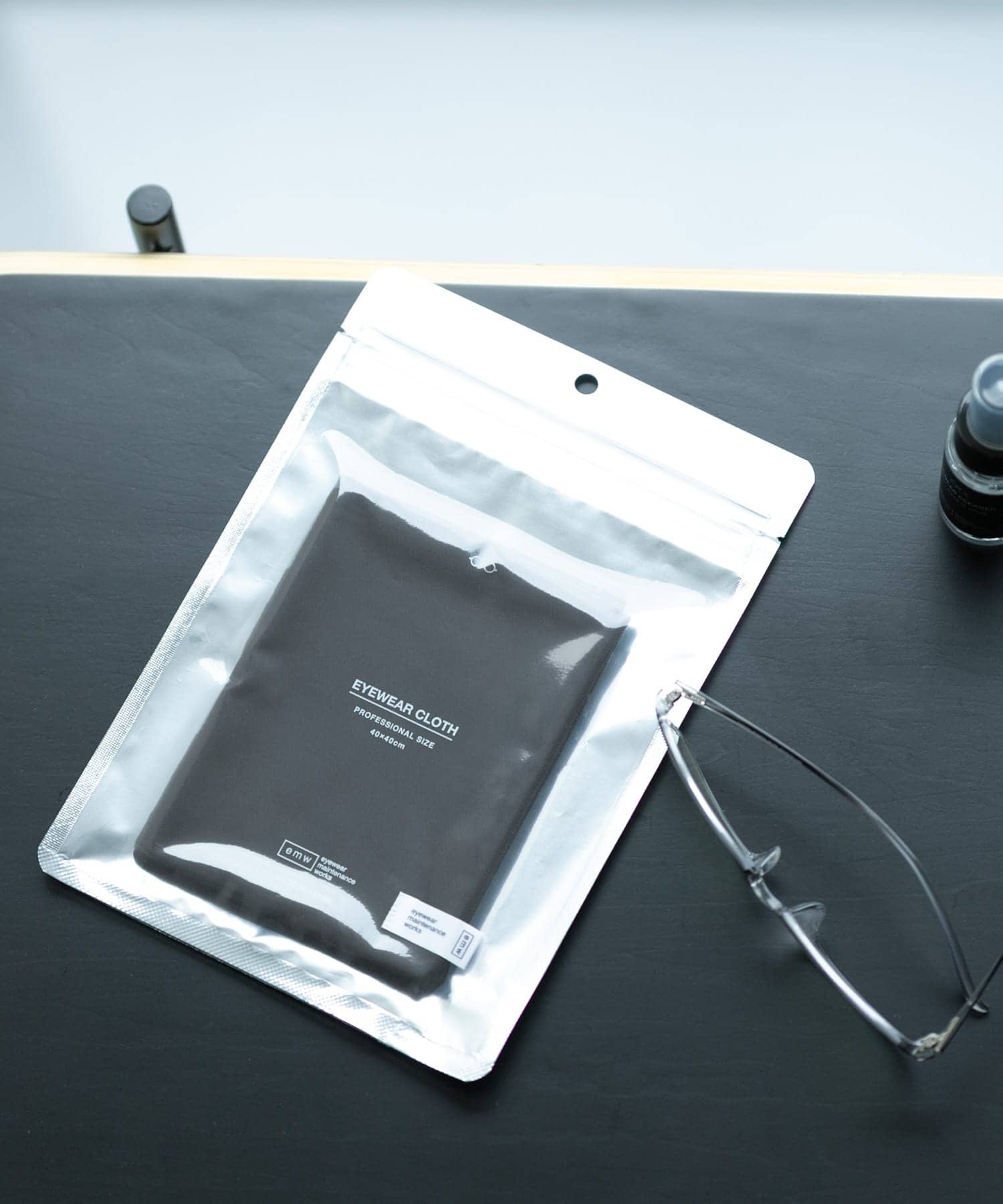 emw　EYEWEAR CLOTH BLACK -