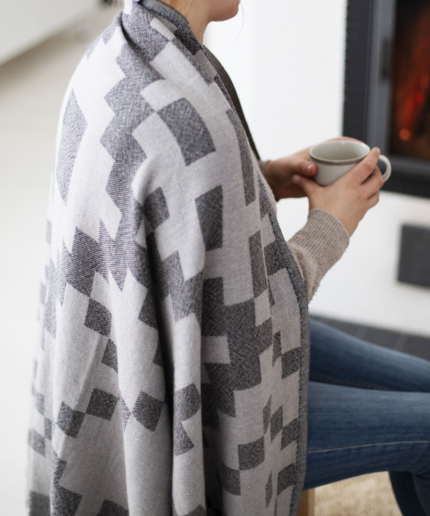 LAPUAN KANKURIT　HUVILA blanket GRY BLACK one