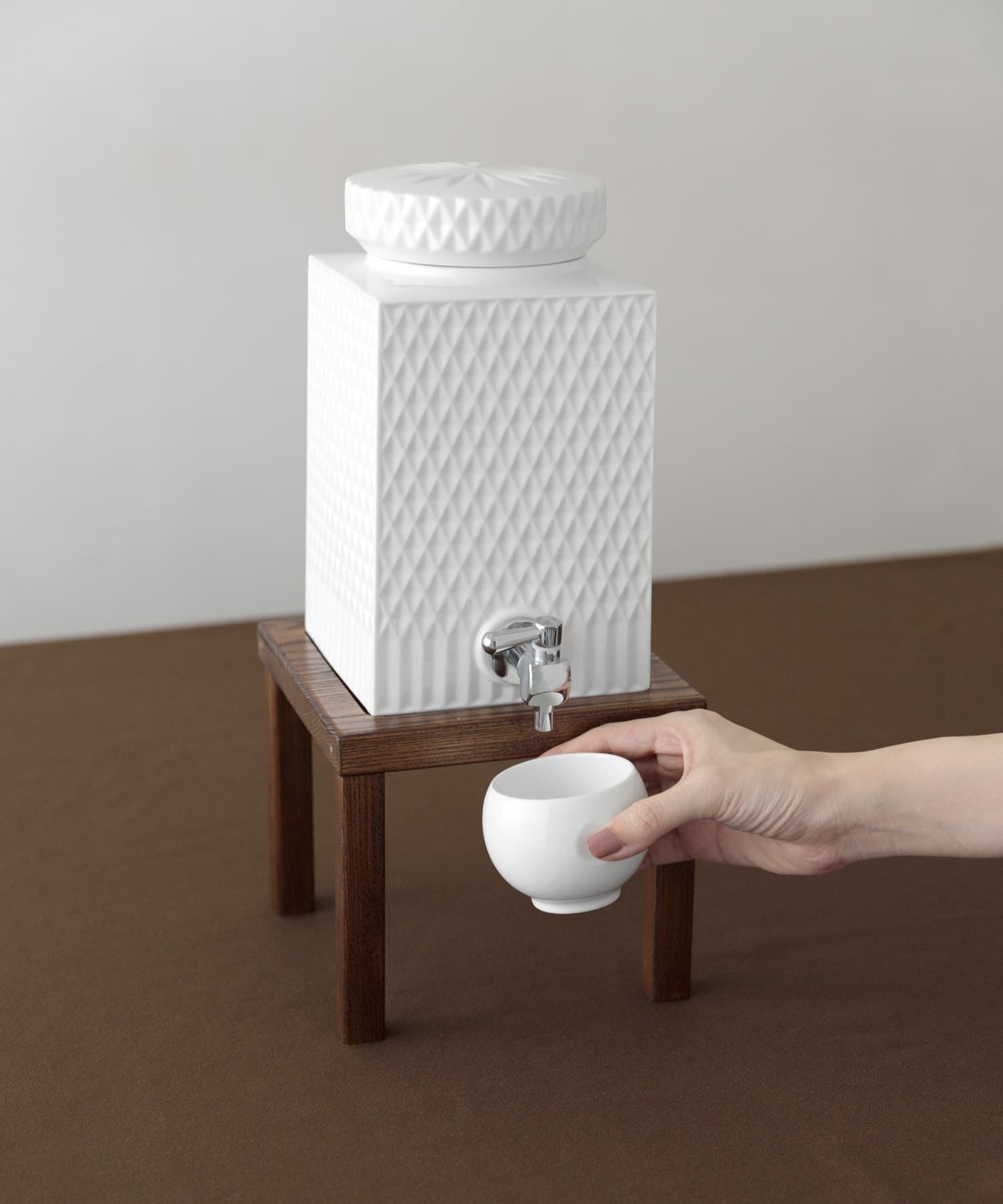224 porcelain　ダイヤ彫 焼酎サーバー 白 -