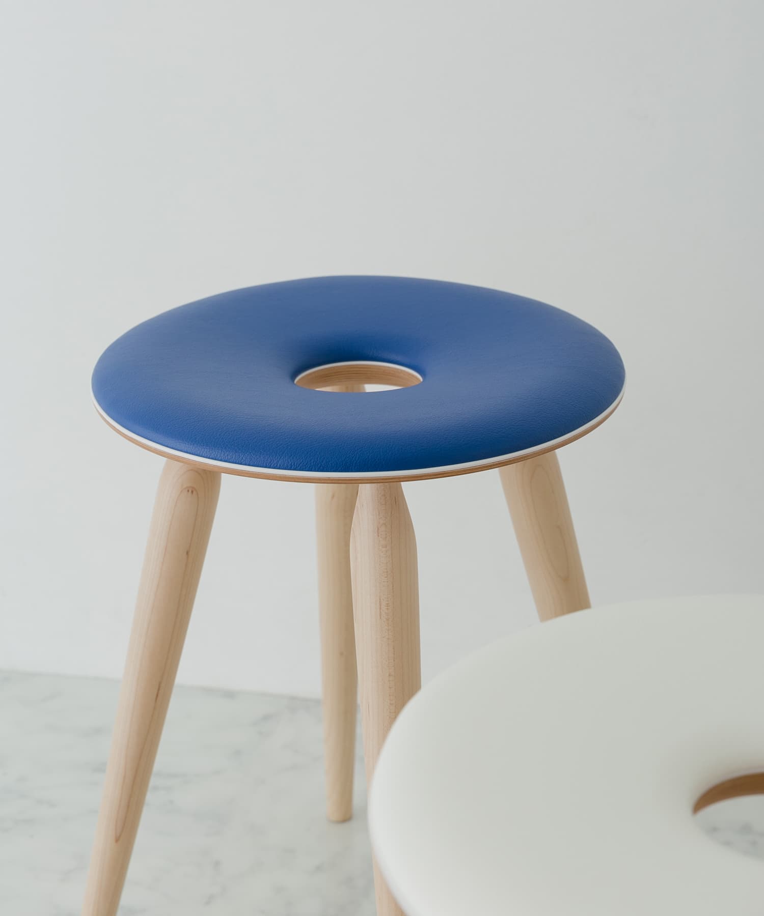 天童木工　リングスツール ブルー FREE