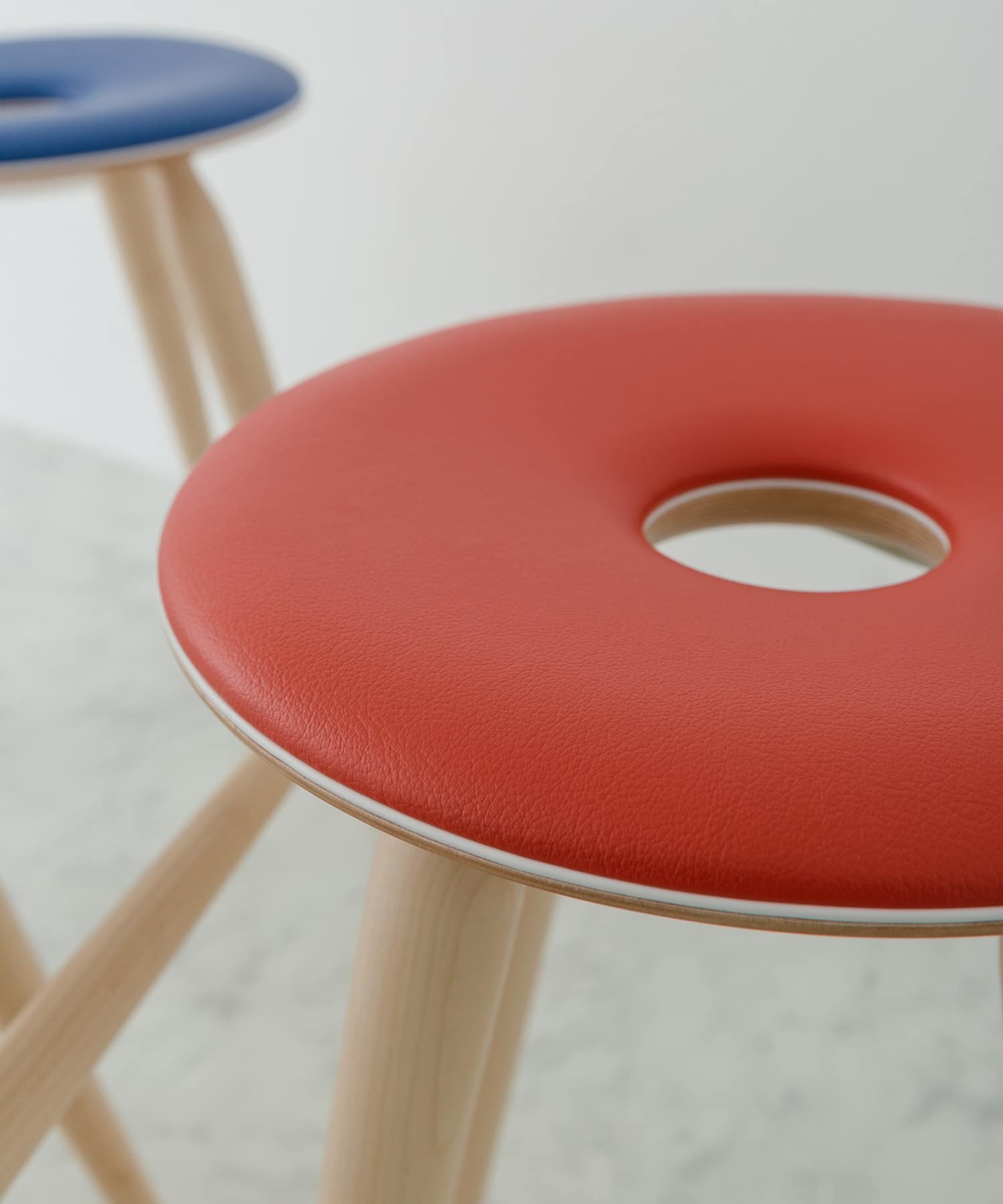 天童木工　リングスツール レッド FREE