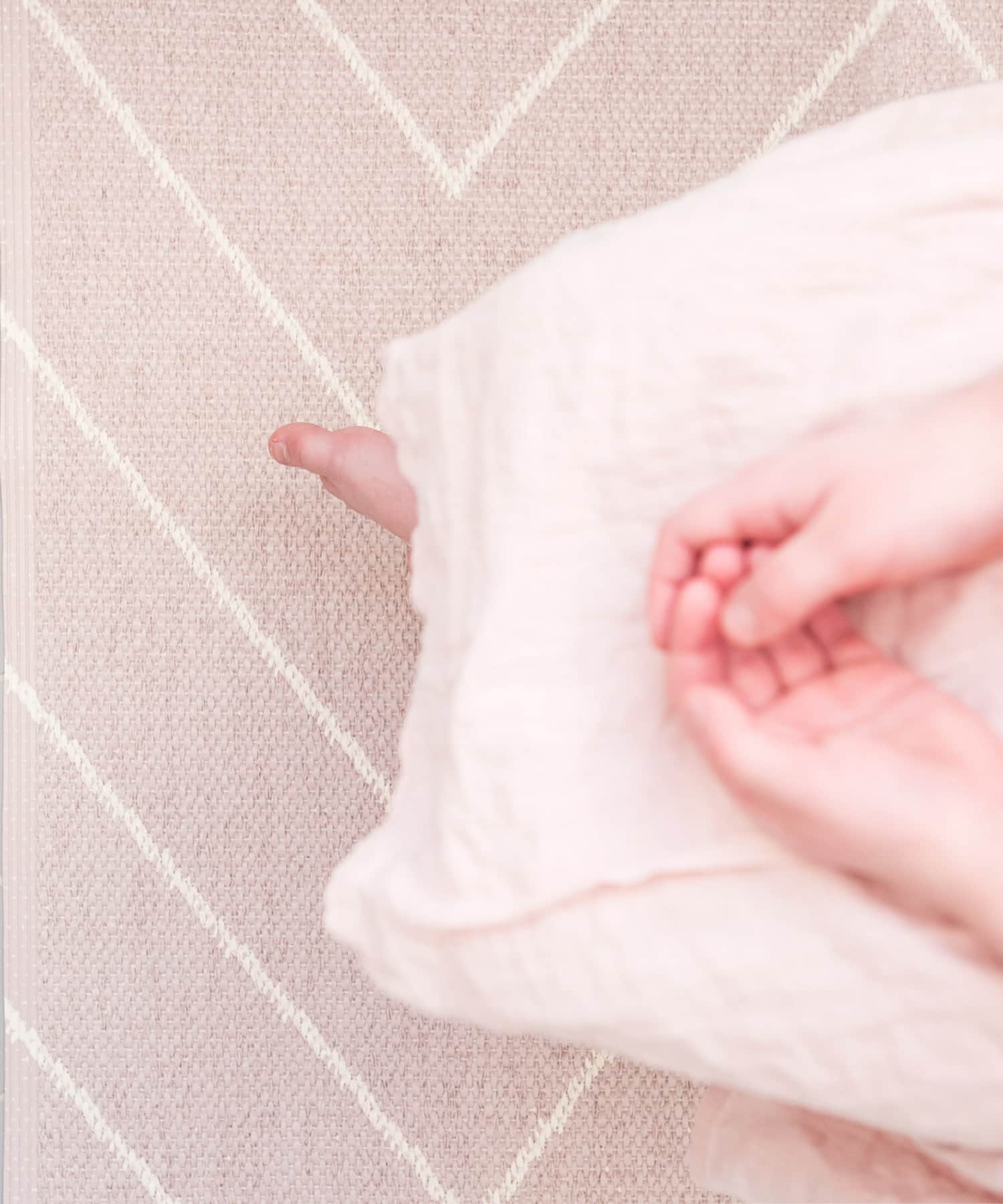 BRITA SWEDEN　RITA インアウトドアラグ70x150 DUSTY ROSE -