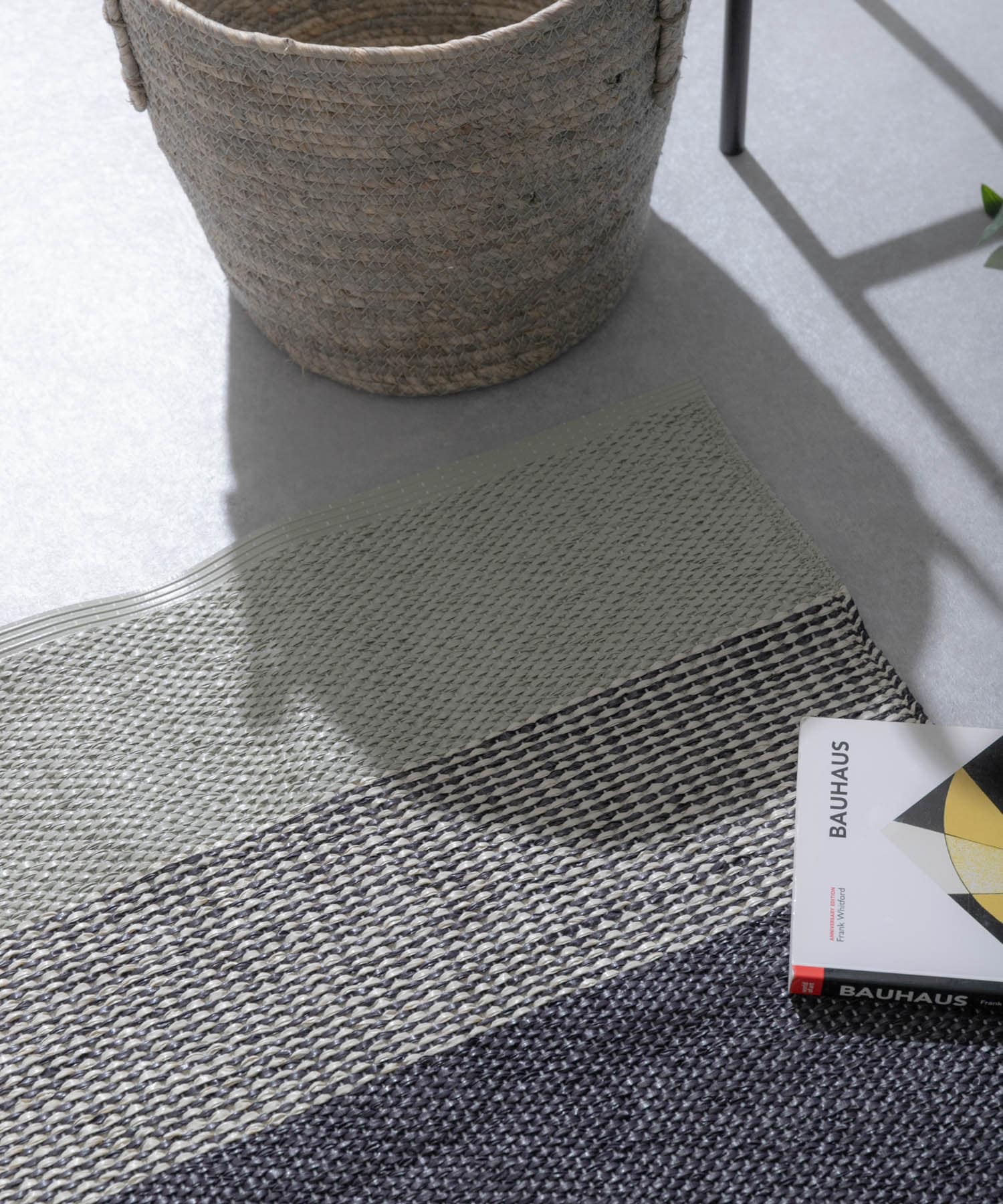 BRITA SWEDEN　SEASONS インアウトドアラグ70x150 BERRY -
