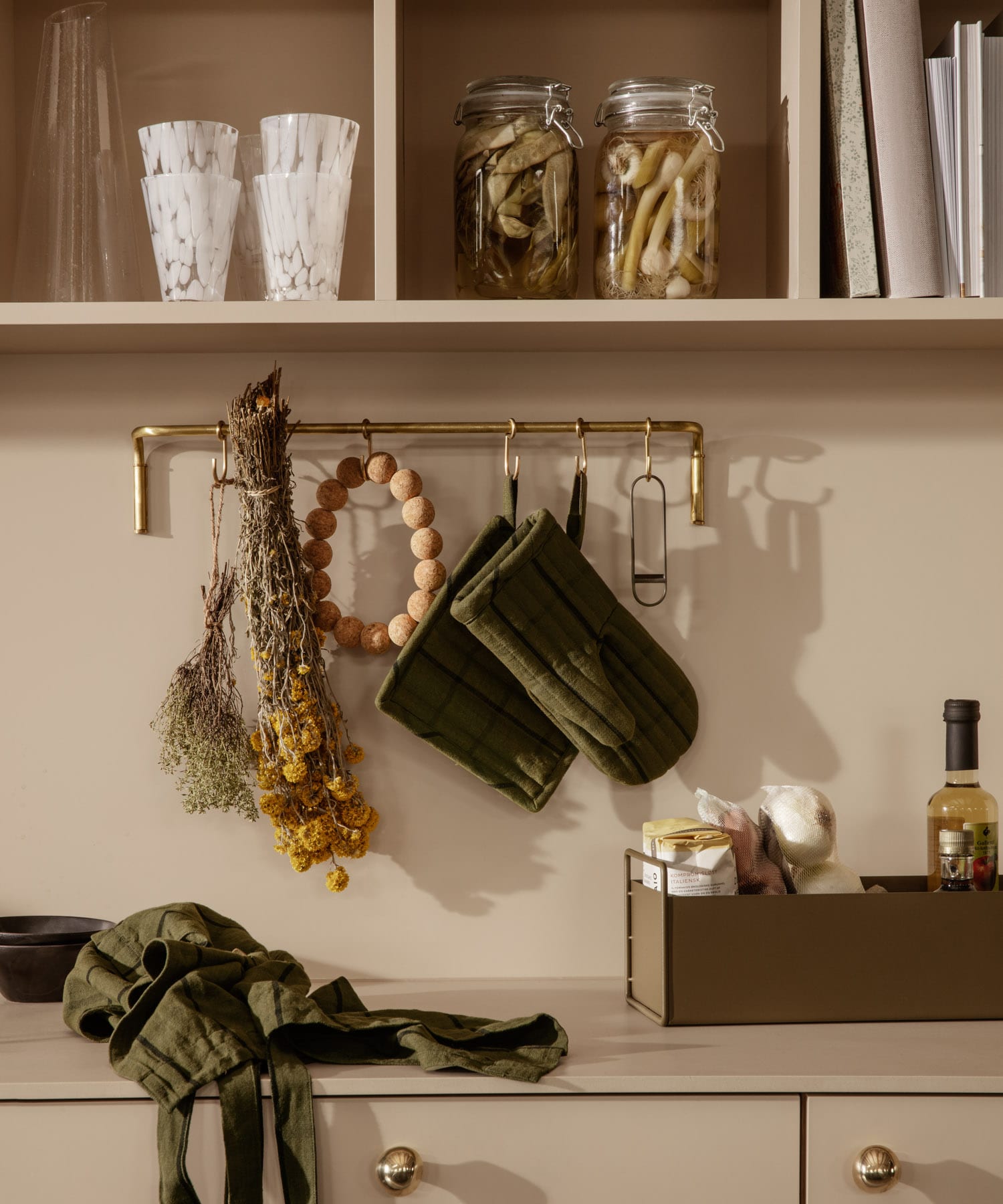 ferm living　HALE YARN-DYED APRON GREEN BLK -