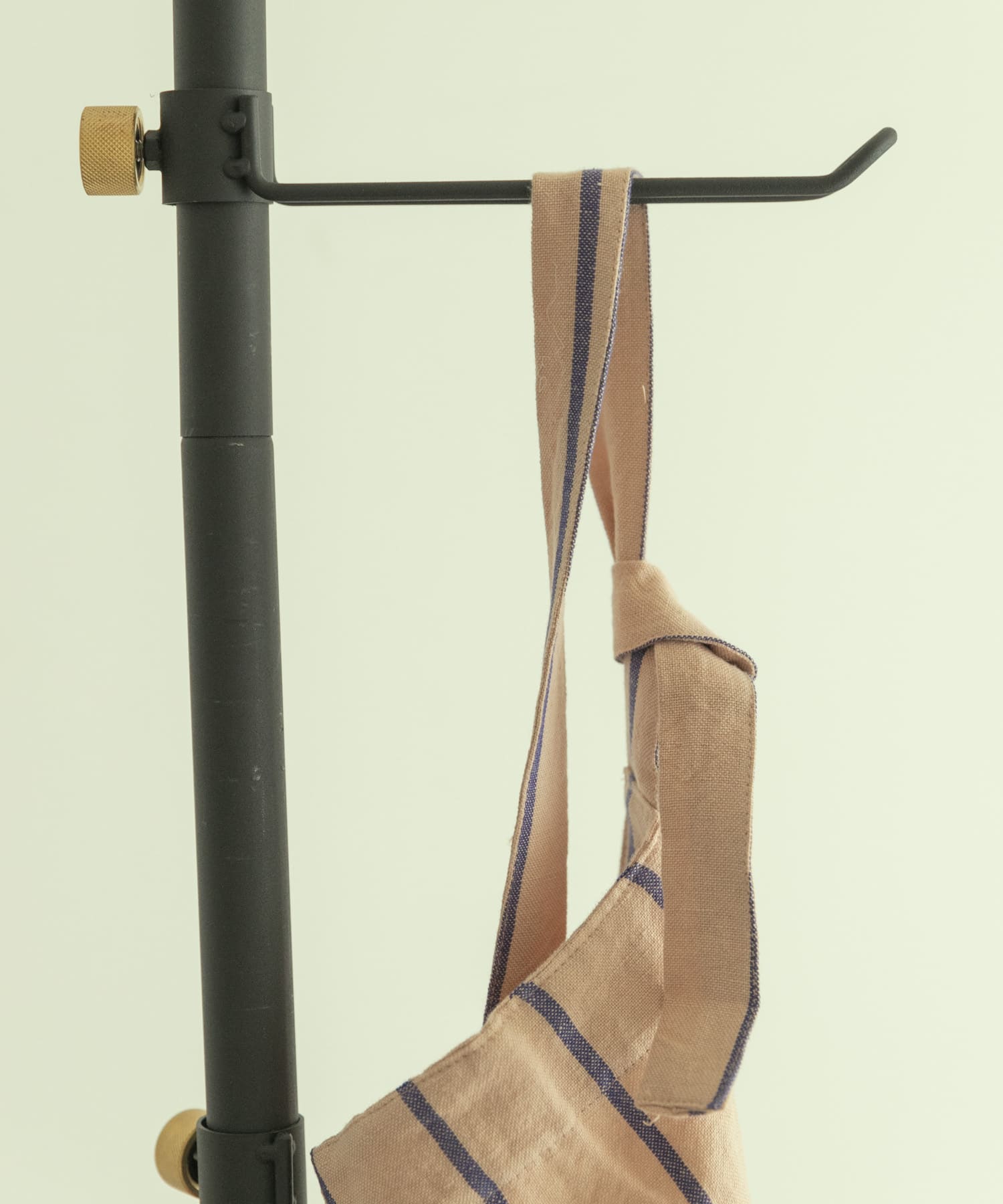 ferm living　HALE YARN-DYED APRON ROSE BLUE -