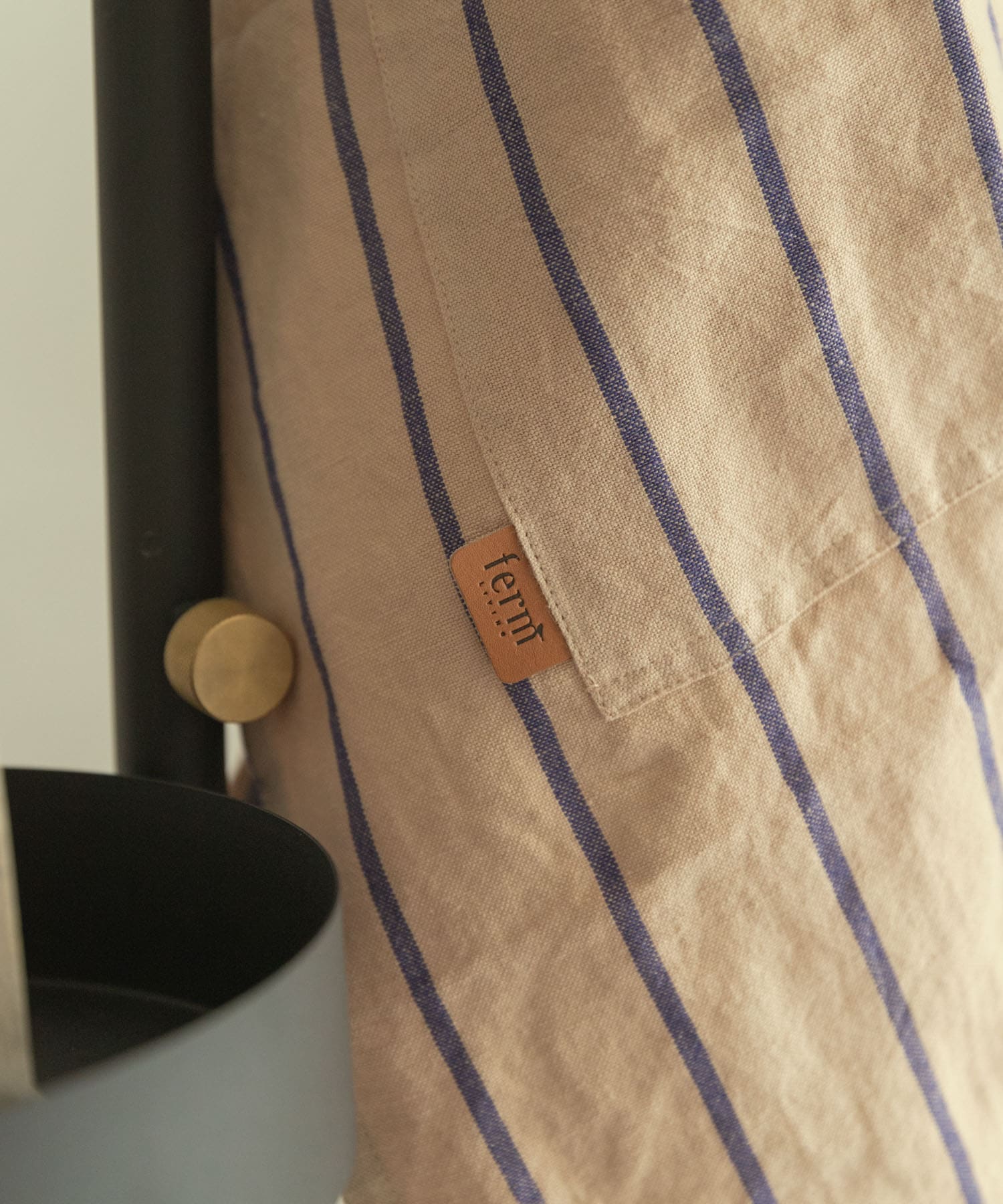 ferm living　HALE YARN-DYED APRON ROSE BLUE -