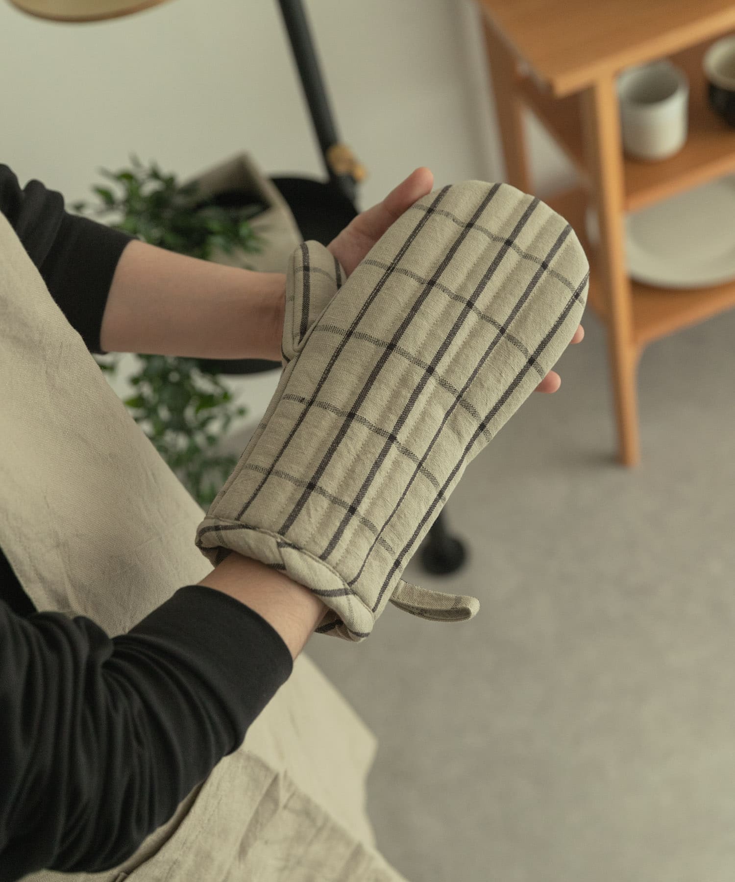 ferm living　HALE YARN-DYED OVEN MITT SAND -