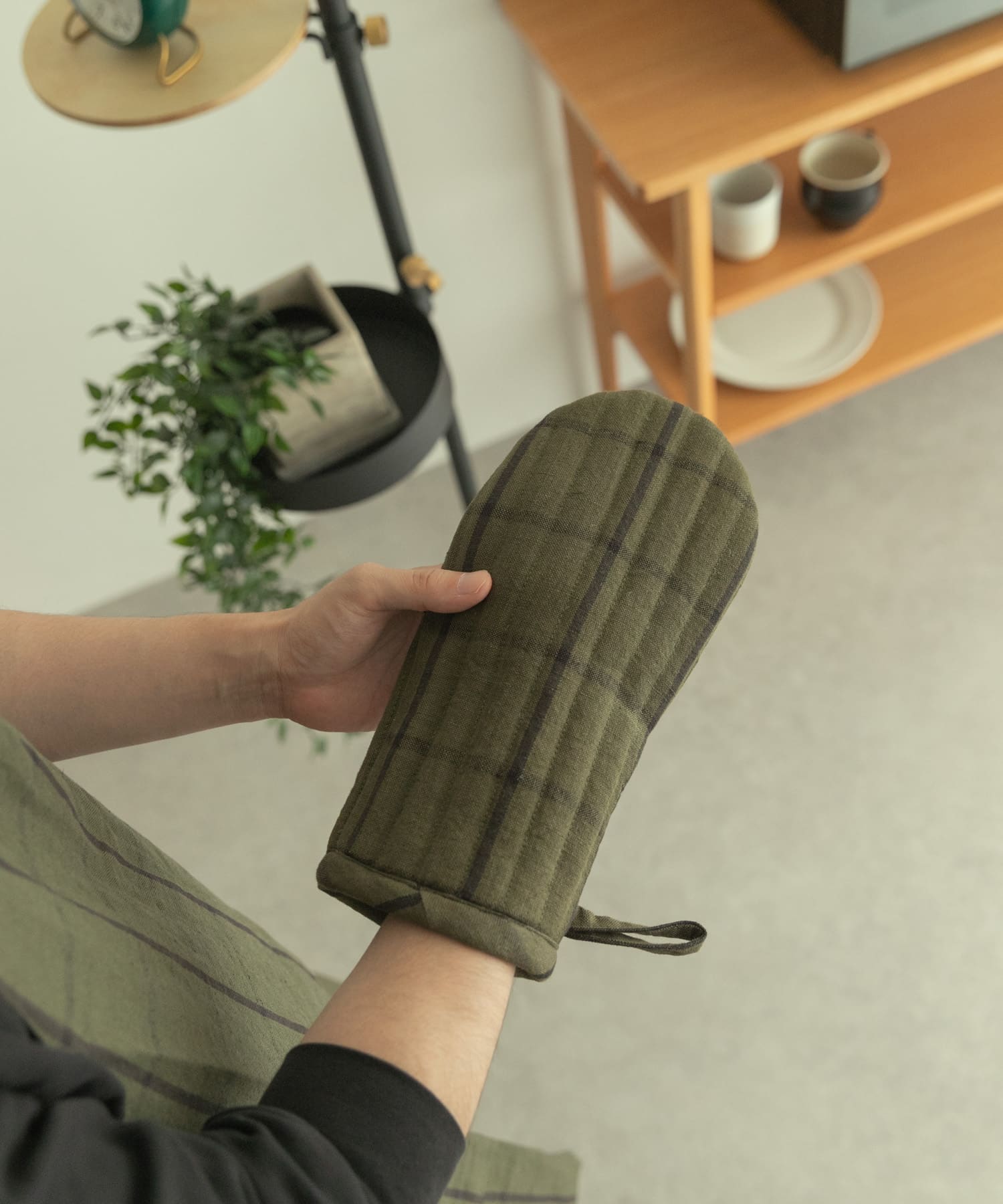 ferm living　HALE YARN-DYED OVEN MITT GREEN BLK -