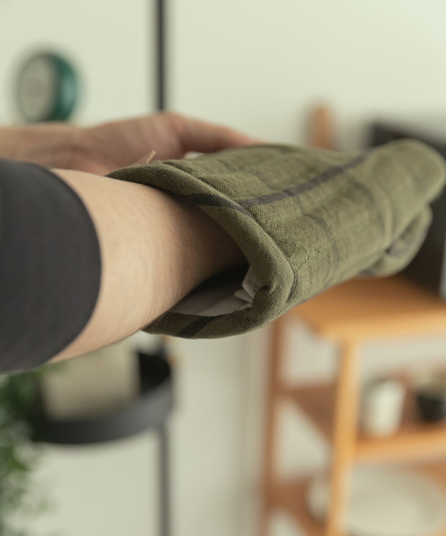 ferm living　HALE YARN-DYED OVEN MITT GREEN BLK -