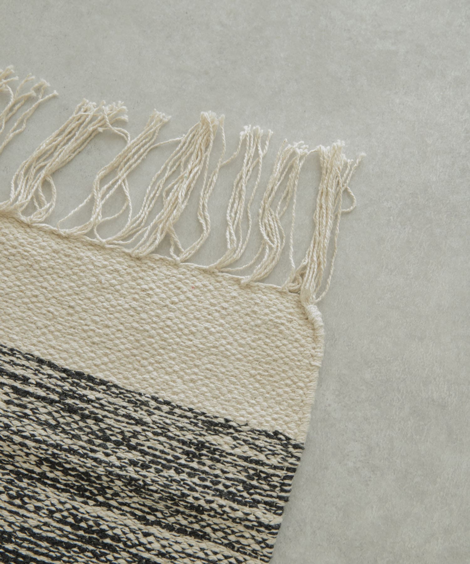 ferm living　MELANGE RUG BLACK -