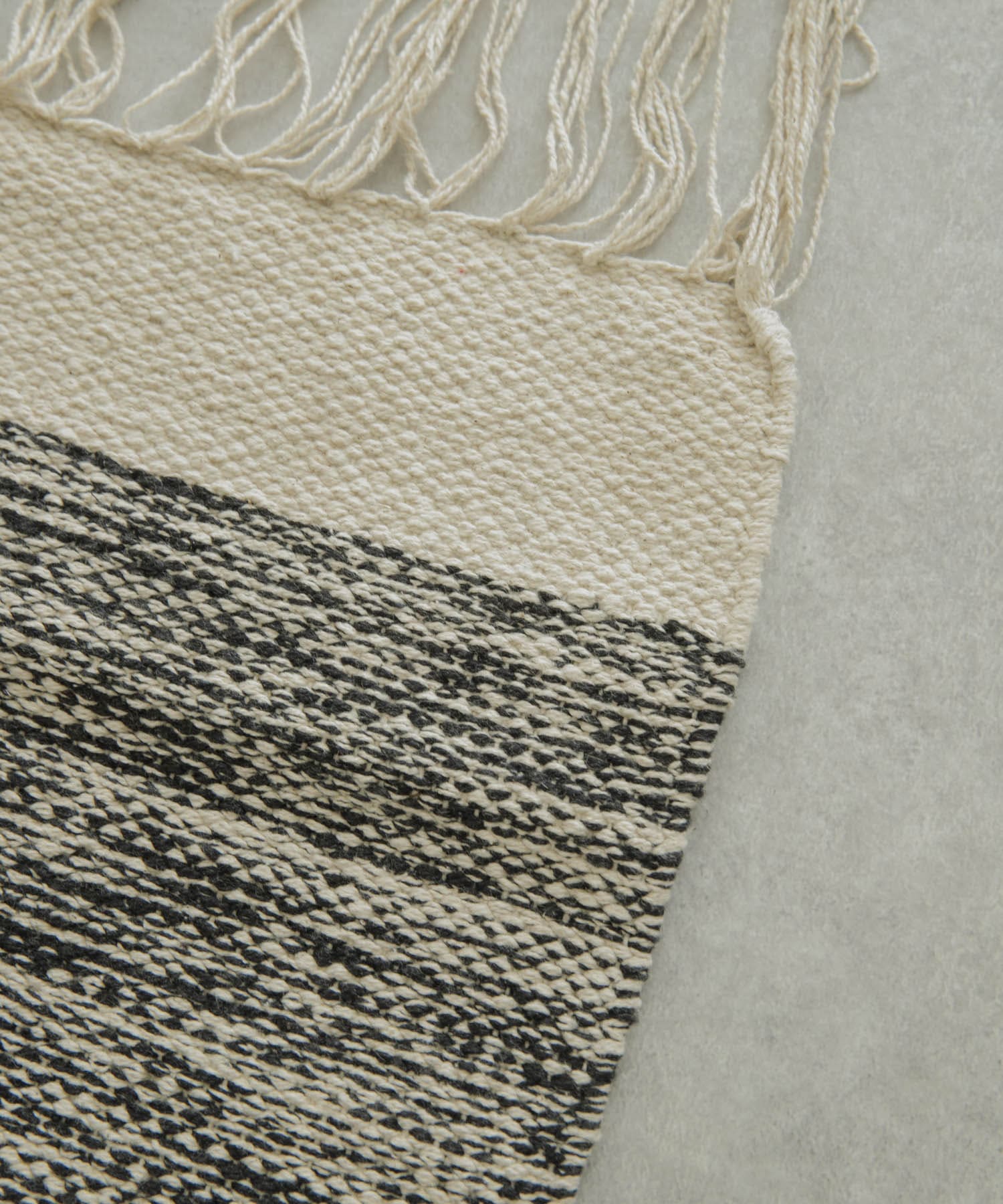 ferm living　MELANGE RUG BLACK -