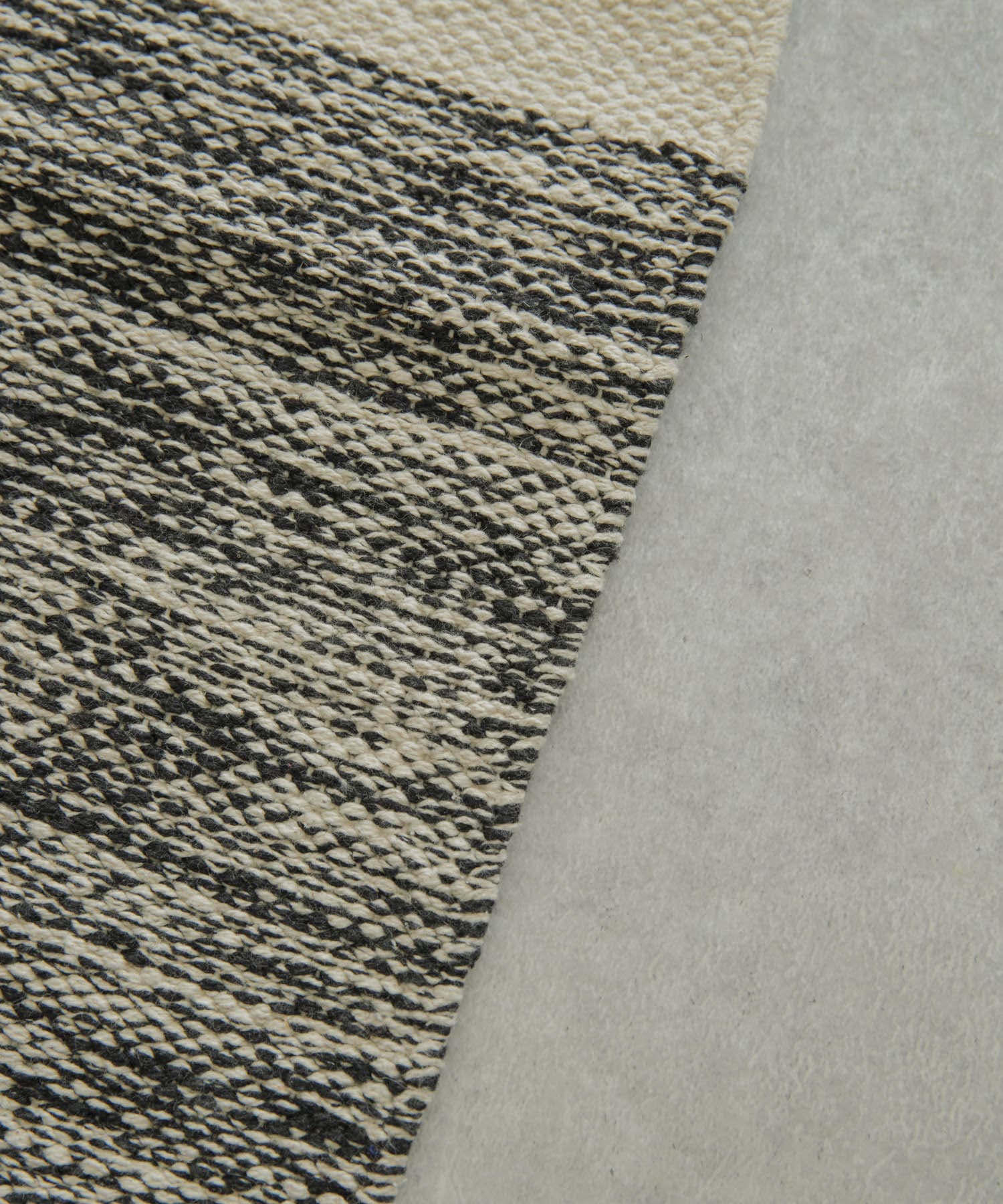 ferm living　MELANGE RUG BLACK -