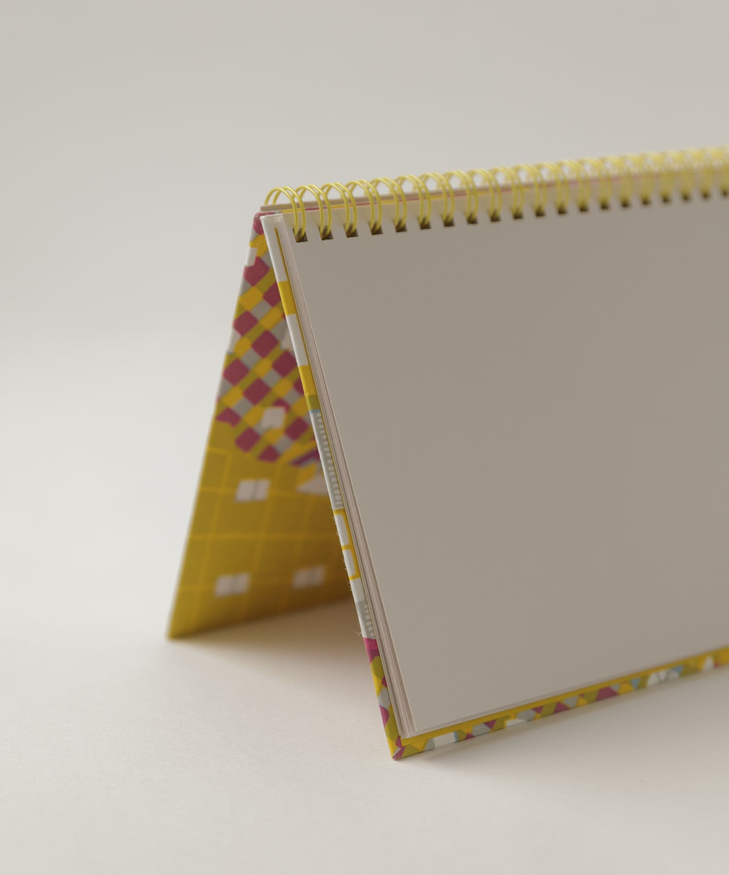 &PAPERS　別注2022カレンダー apartment -