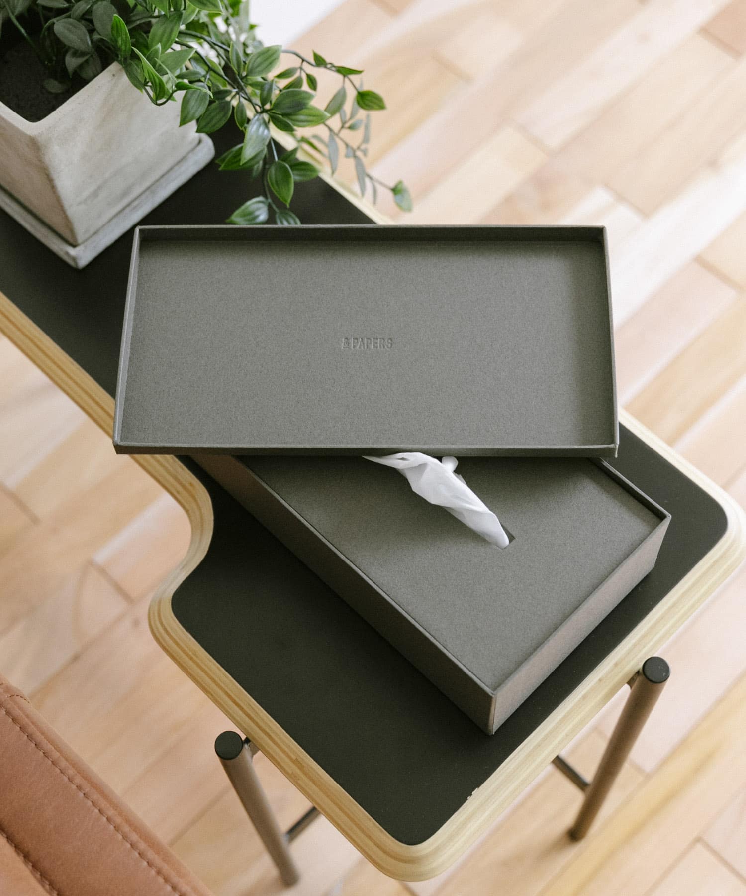 &PAPERS　SNEAK 二重蓋のティッシュケース CHA GRAY -
