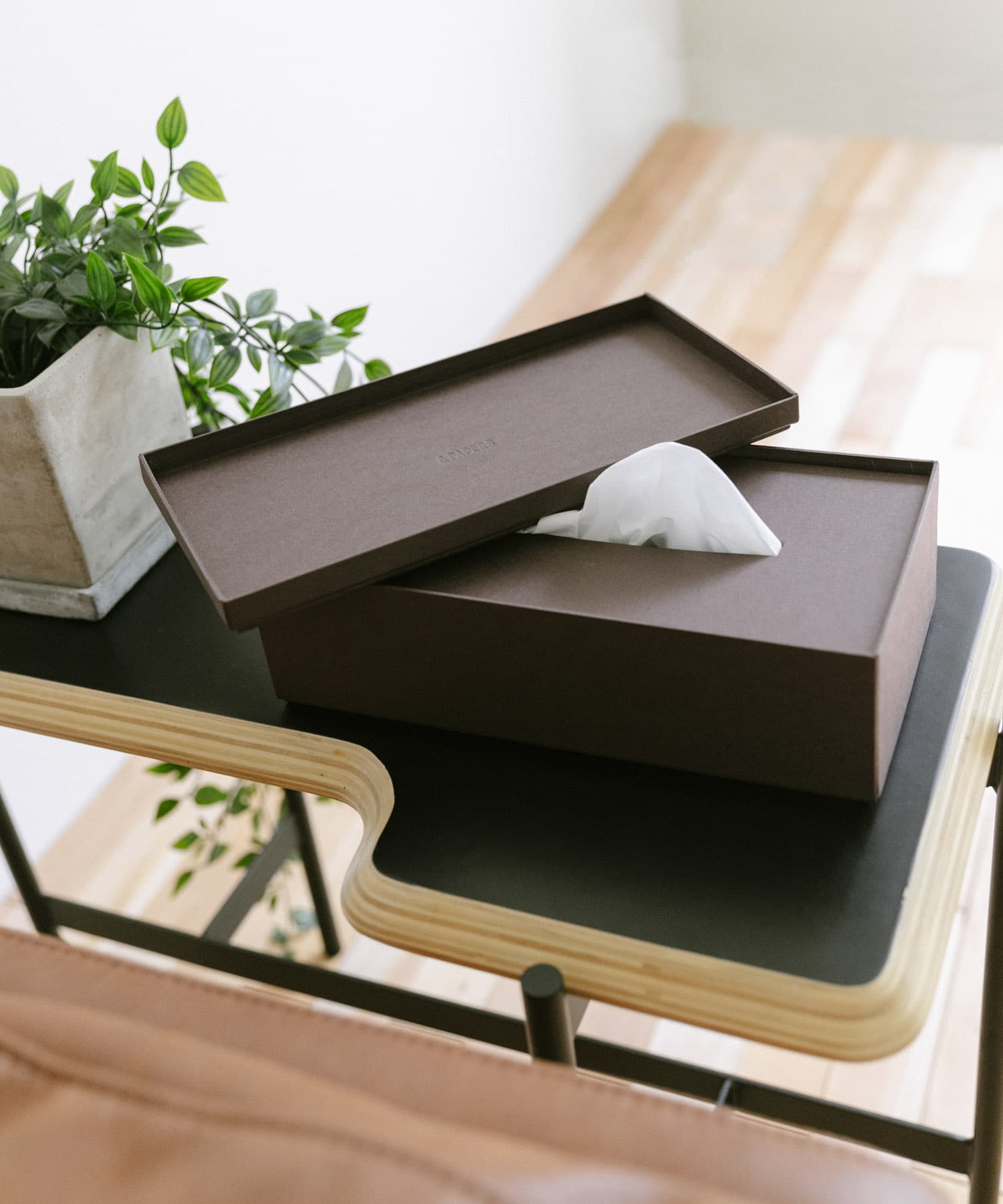 &PAPERS　SNEAK 二重蓋のティッシュケース DARK BROWN -