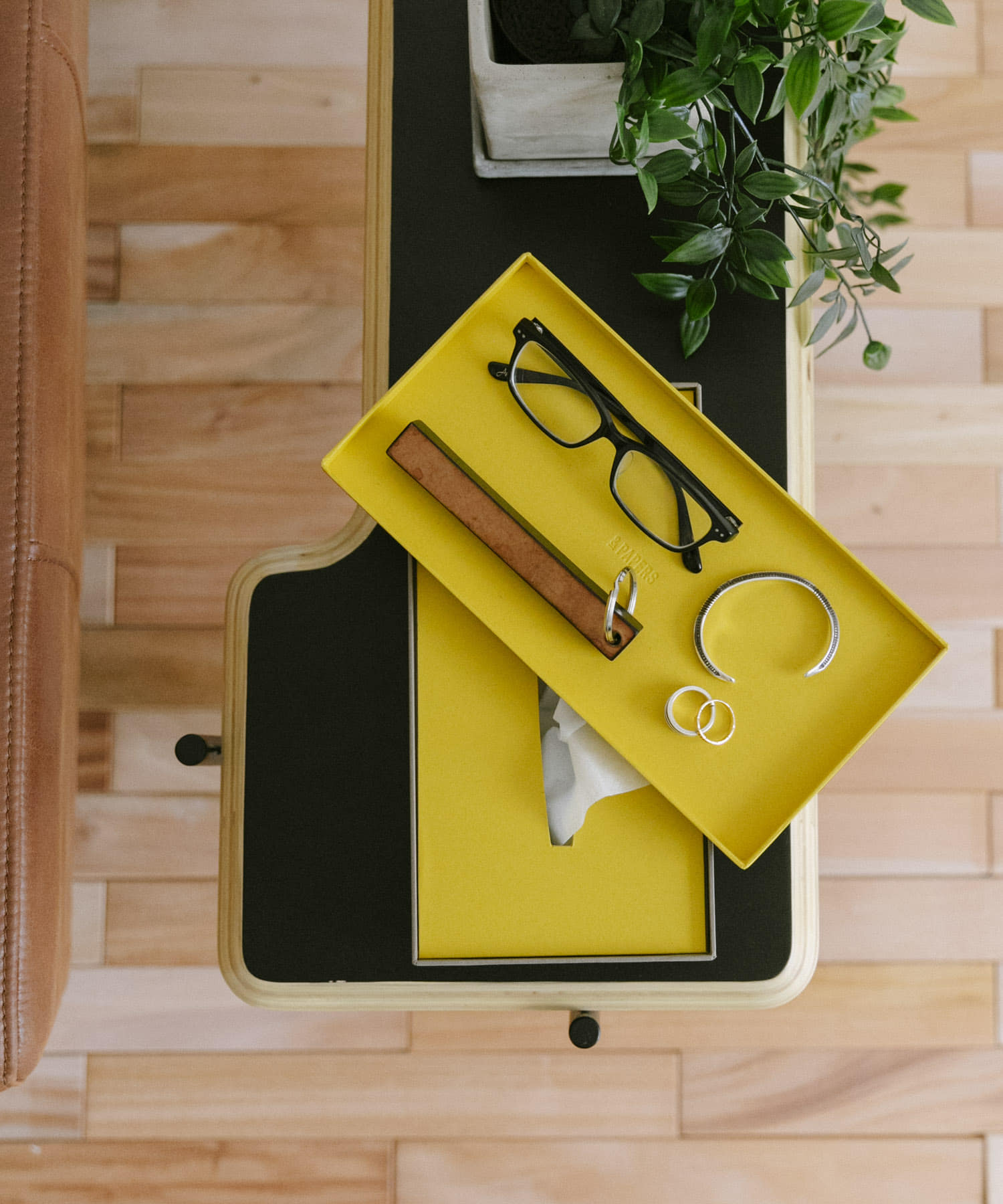 &PAPERS　SNEAK 二重蓋のティッシュケース BROWN YEL -