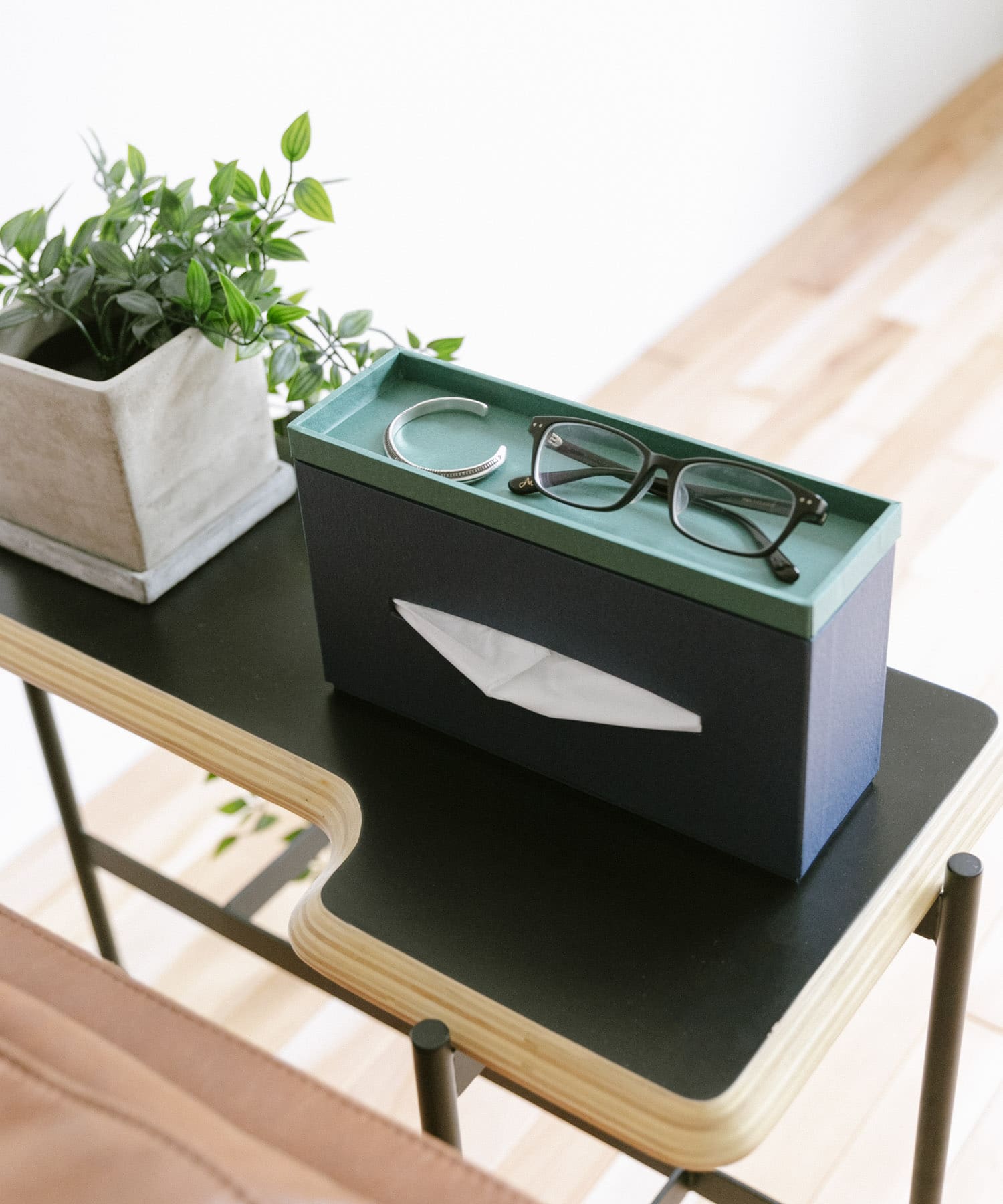 &PAPERS　別注SNEAK SIDE 横型ティッシュケース NAVY GREEN -