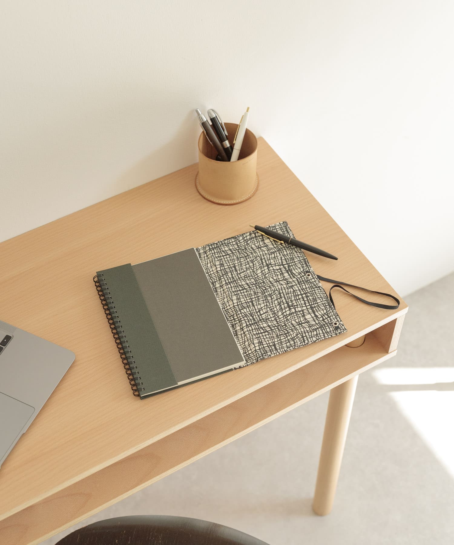 &PAPERS　別注TRI A5 NOTEBOOK grid black -