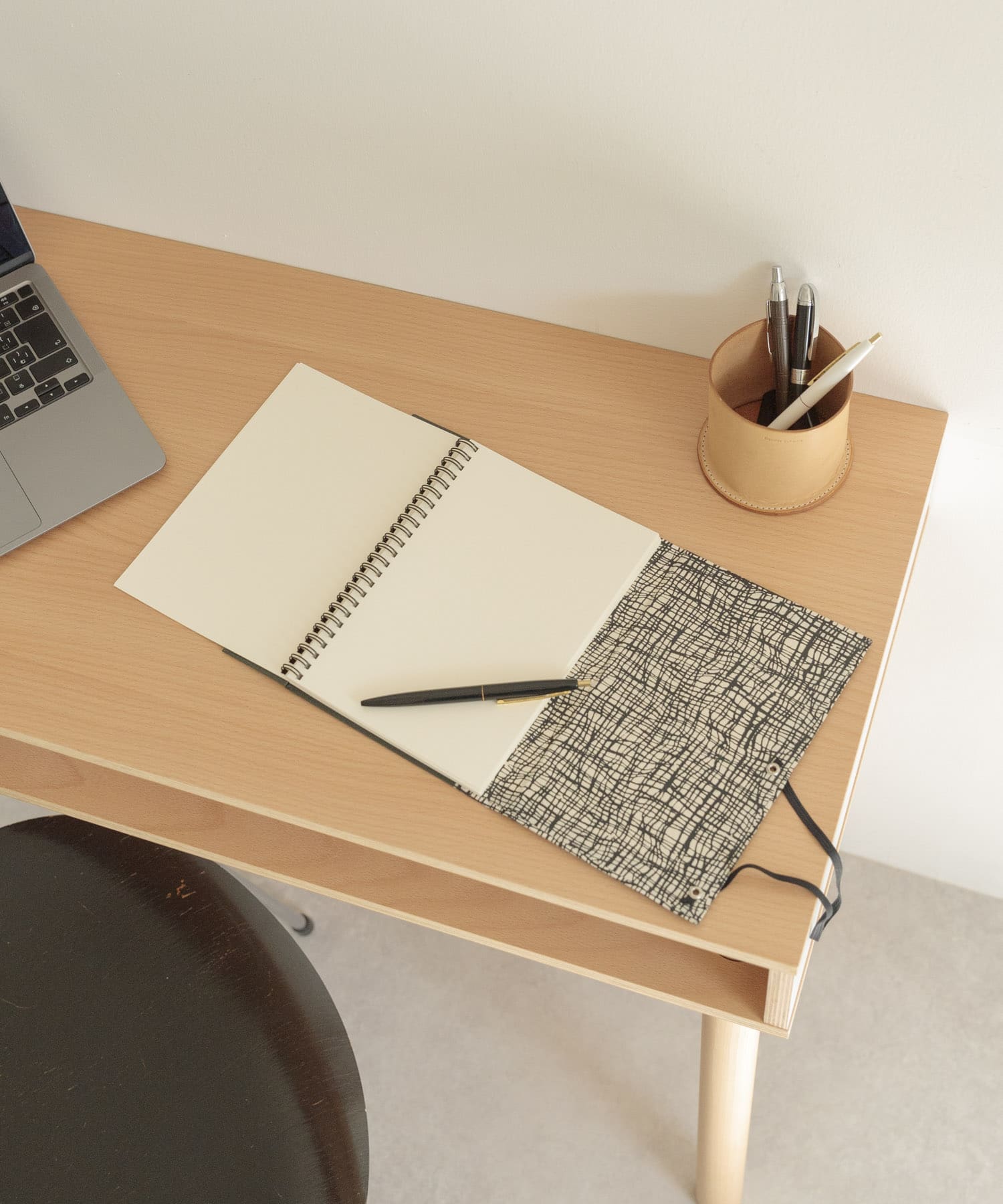 &PAPERS　別注TRI A5 NOTEBOOK grid black -