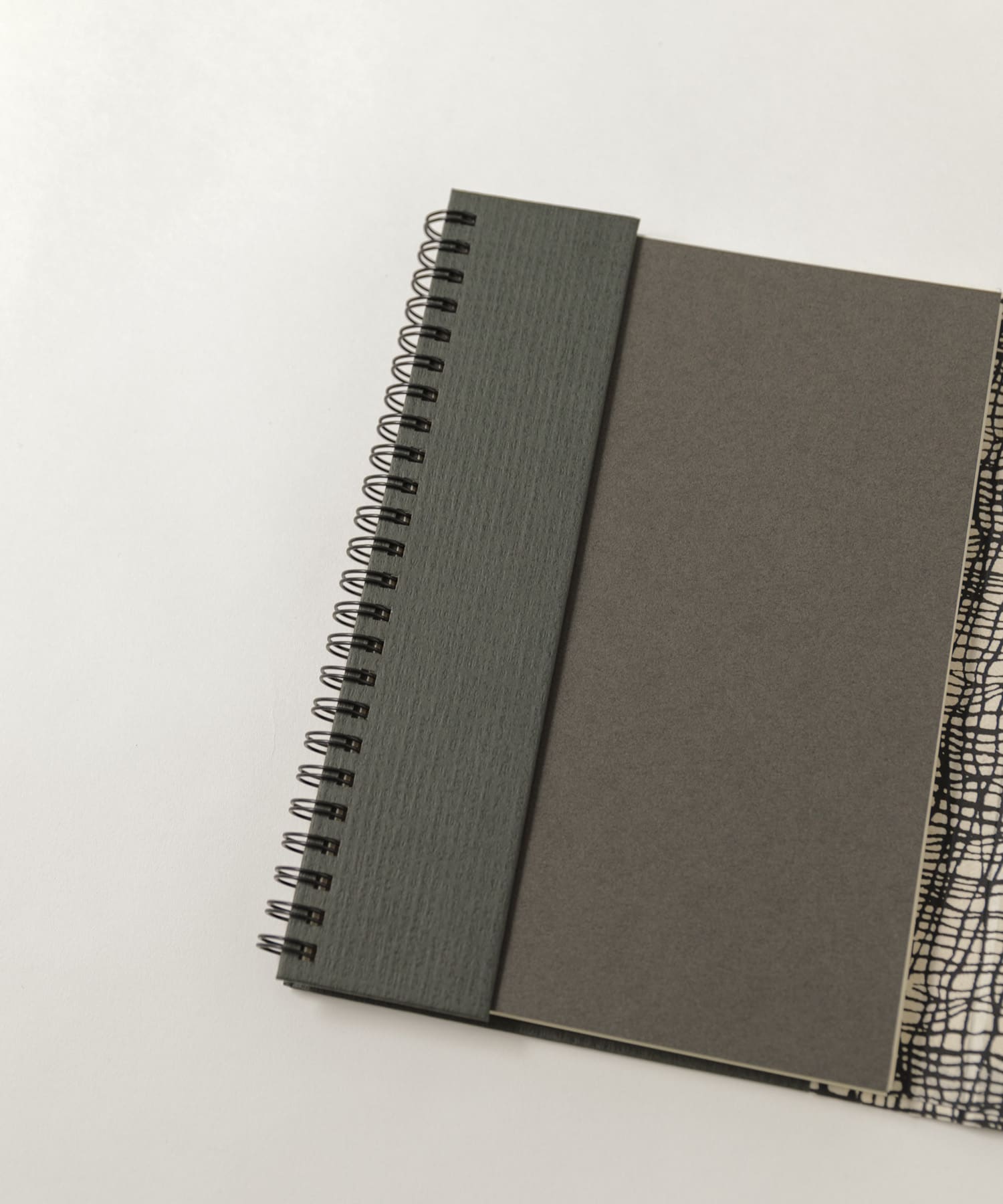 &PAPERS　別注TRI A5 NOTEBOOK grid black -