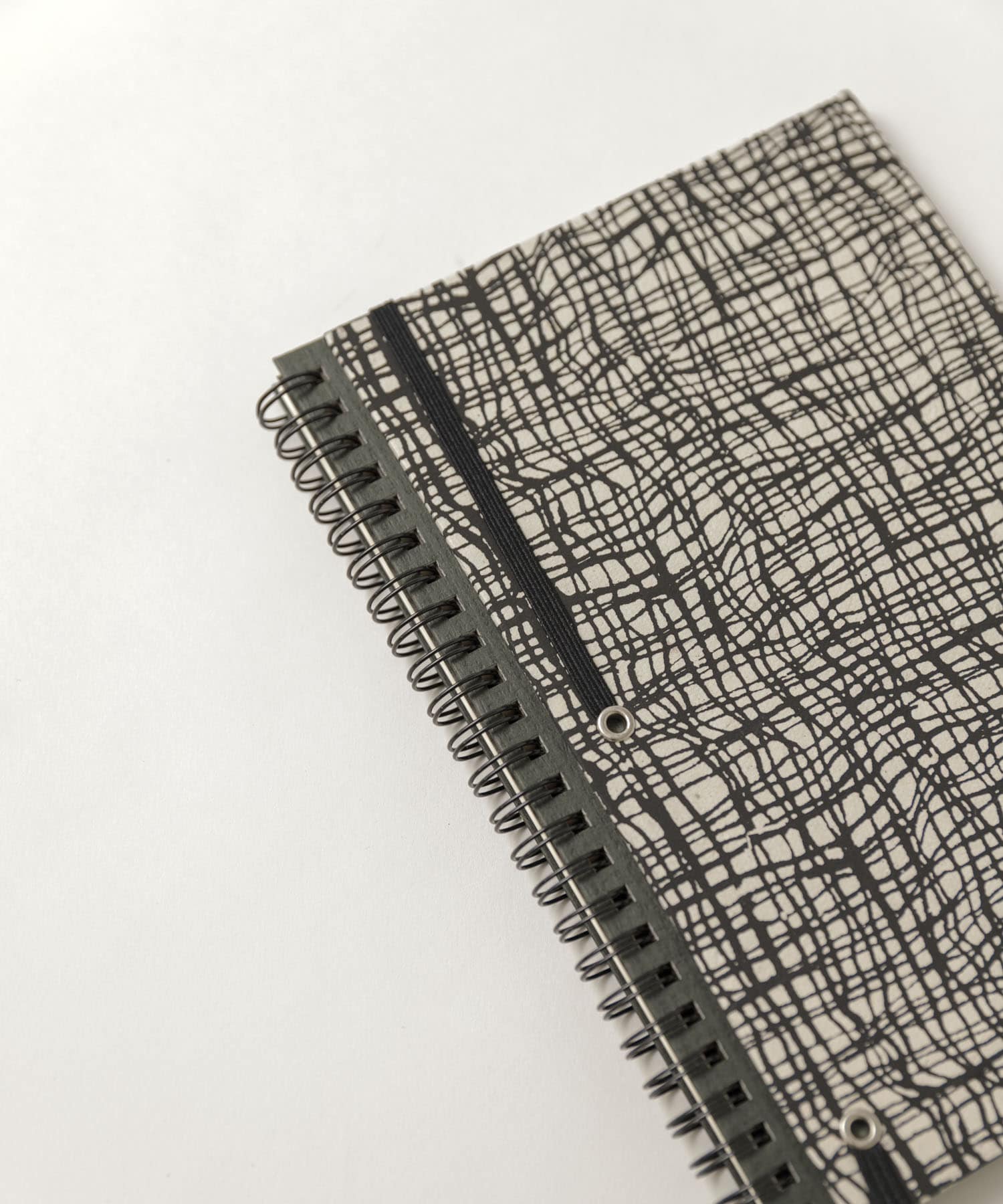 &PAPERS　別注TRI A5 NOTEBOOK grid black -